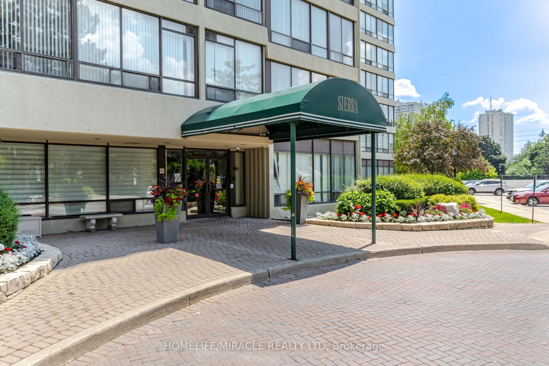 26 Hanover Road Unit 401, Brampton, ON L6S 4T2 - Photo 1