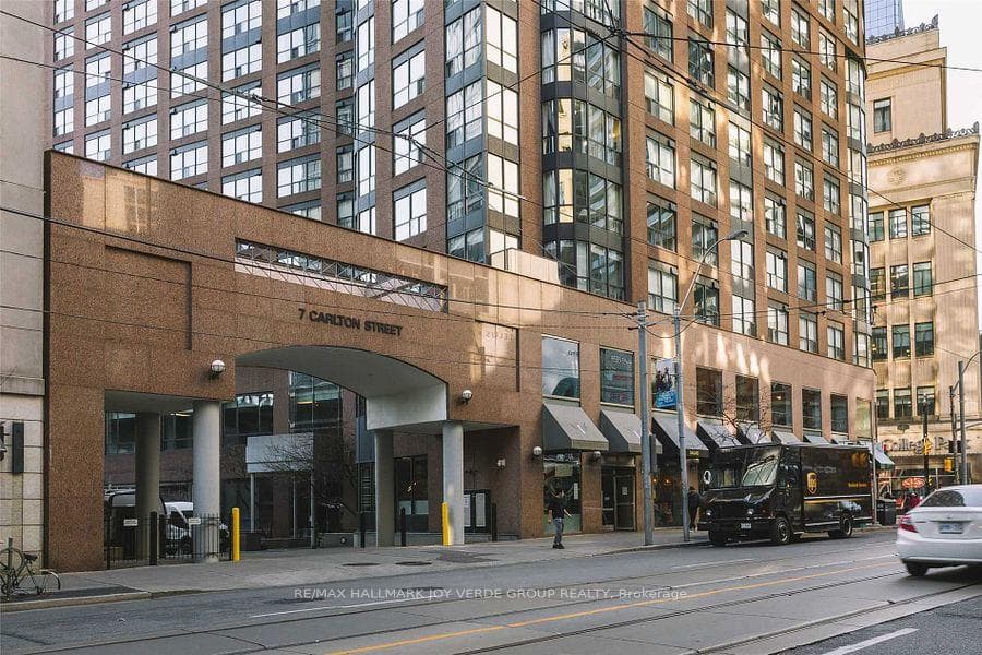 7 Carlton Street Unit 1213, Regent Park / Cabbagetown / St. James Town, ON M5B 2M3 - Photo 1