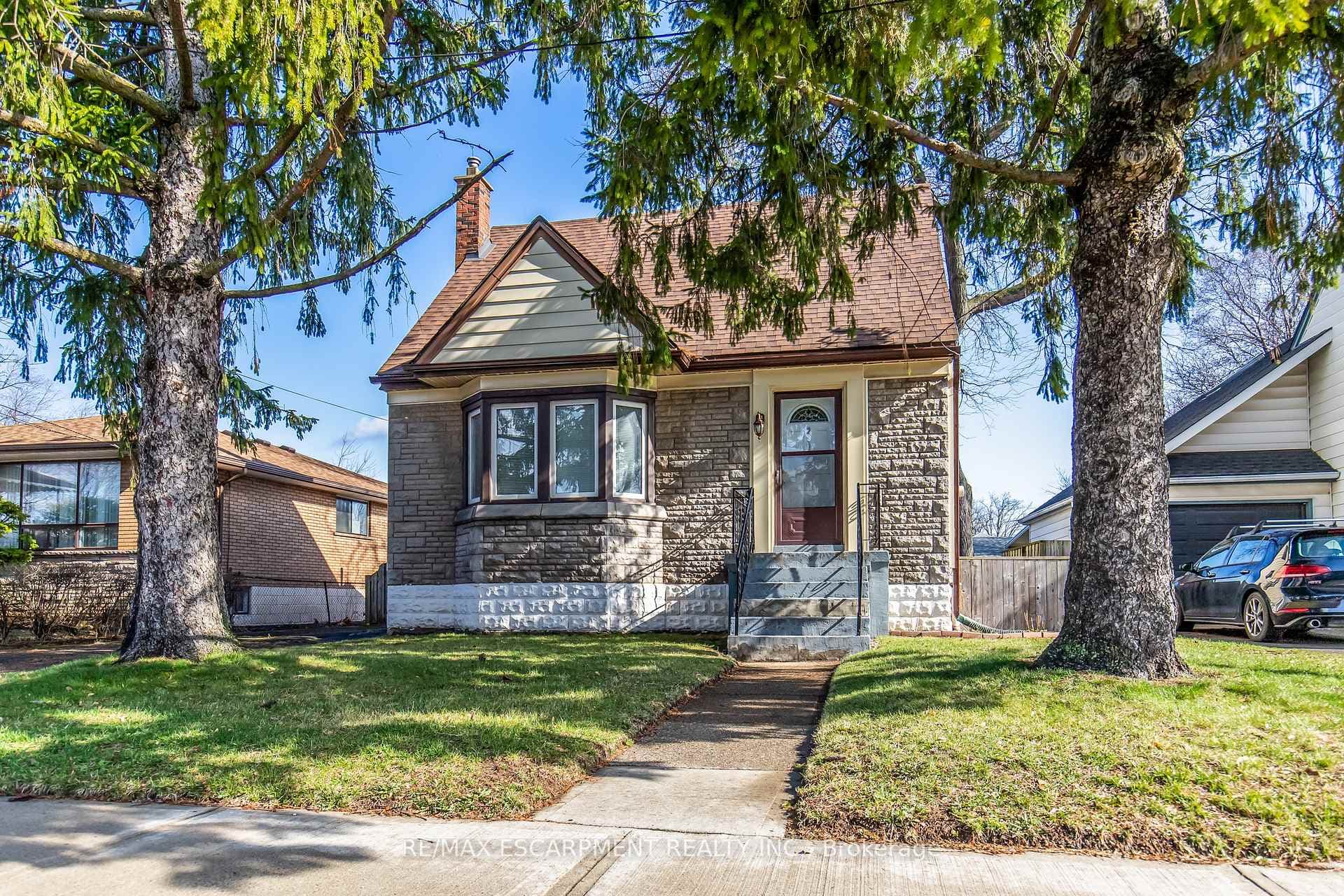 269 Queensdale Avenue, Hamilton, ON L9A 1L3 - Photo 1