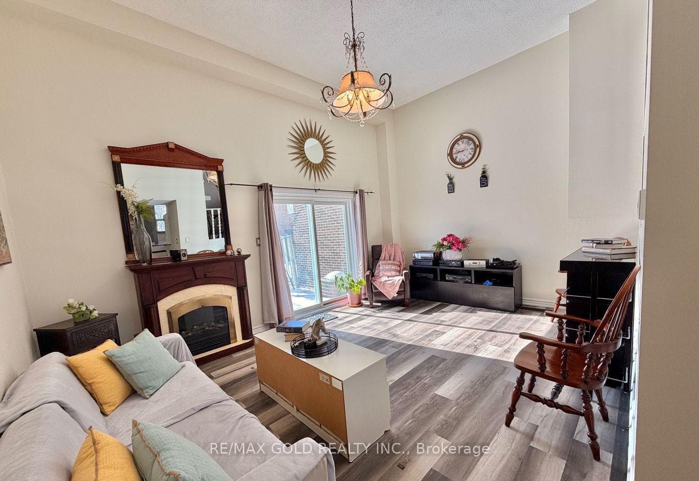 7707 Darcel Avenue Unit 26, Mississauga, ON L4T 3W9 - Photo 1