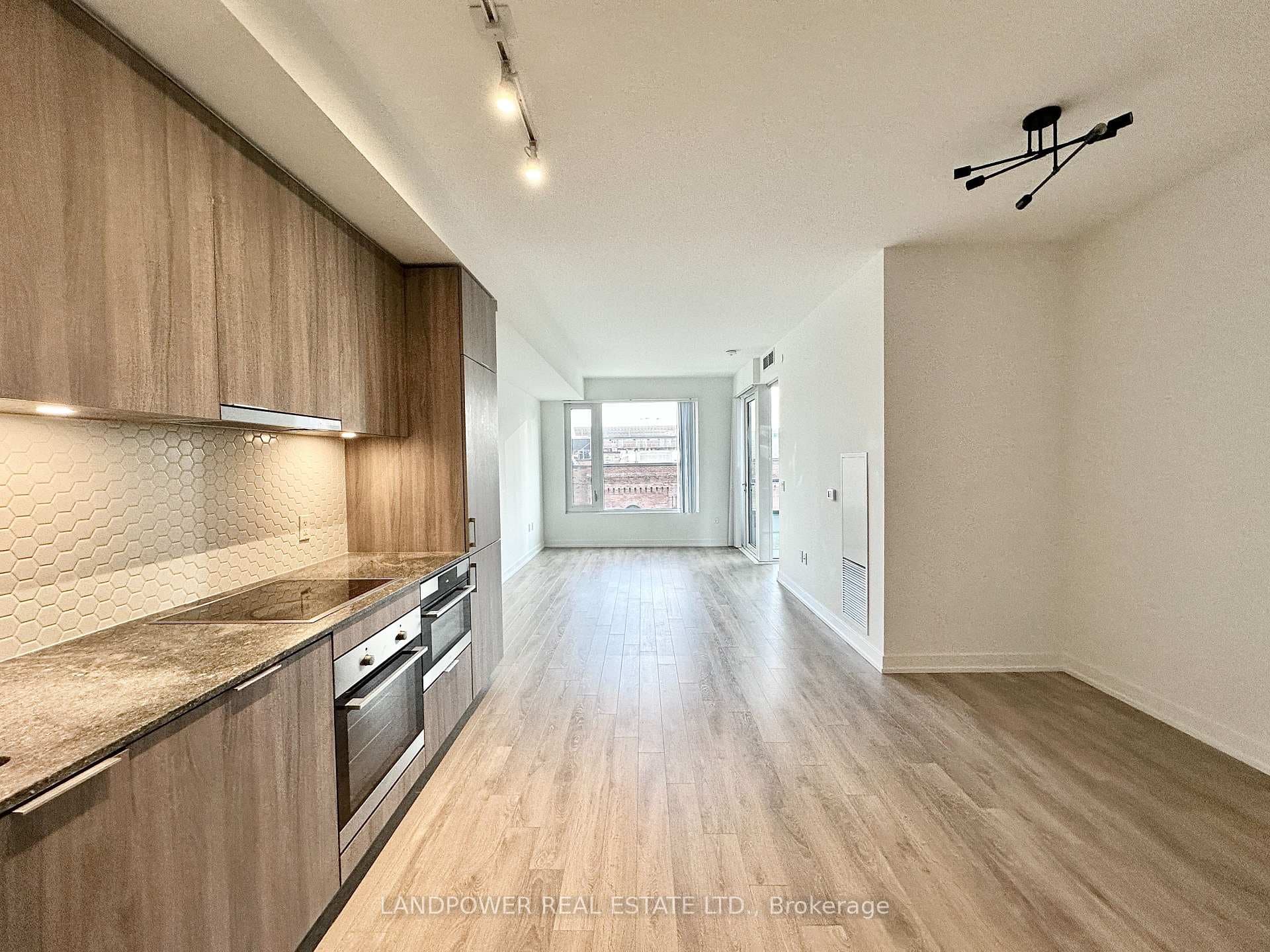 158 Front Street Unit 401, Regent Park / Cabbagetown / St. James Town, ON M5A 1E5 - Photo 1