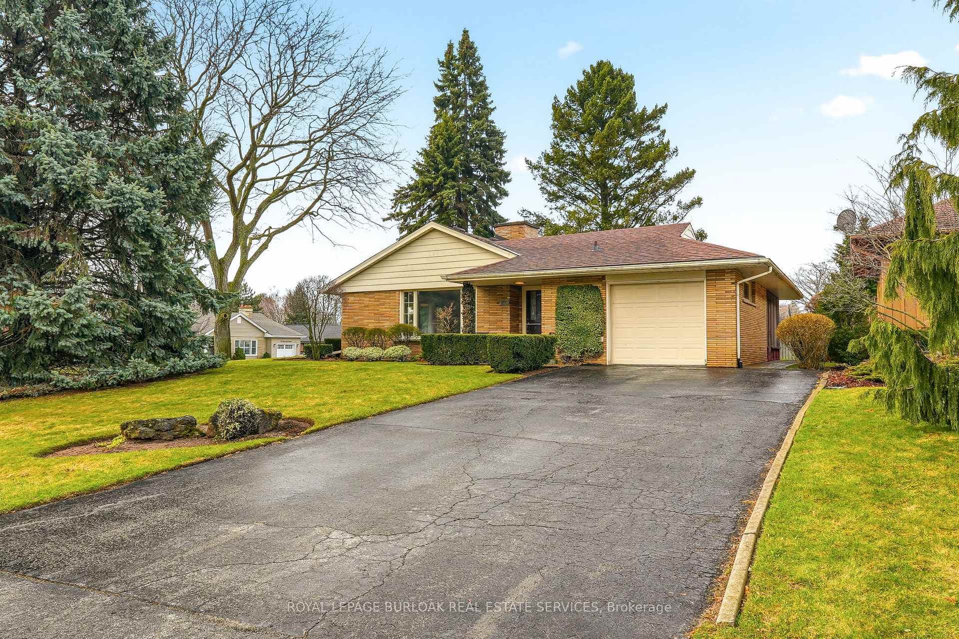 890 Falcon Boulevard, Burlington, ON L7T 3B7 - Photo 1