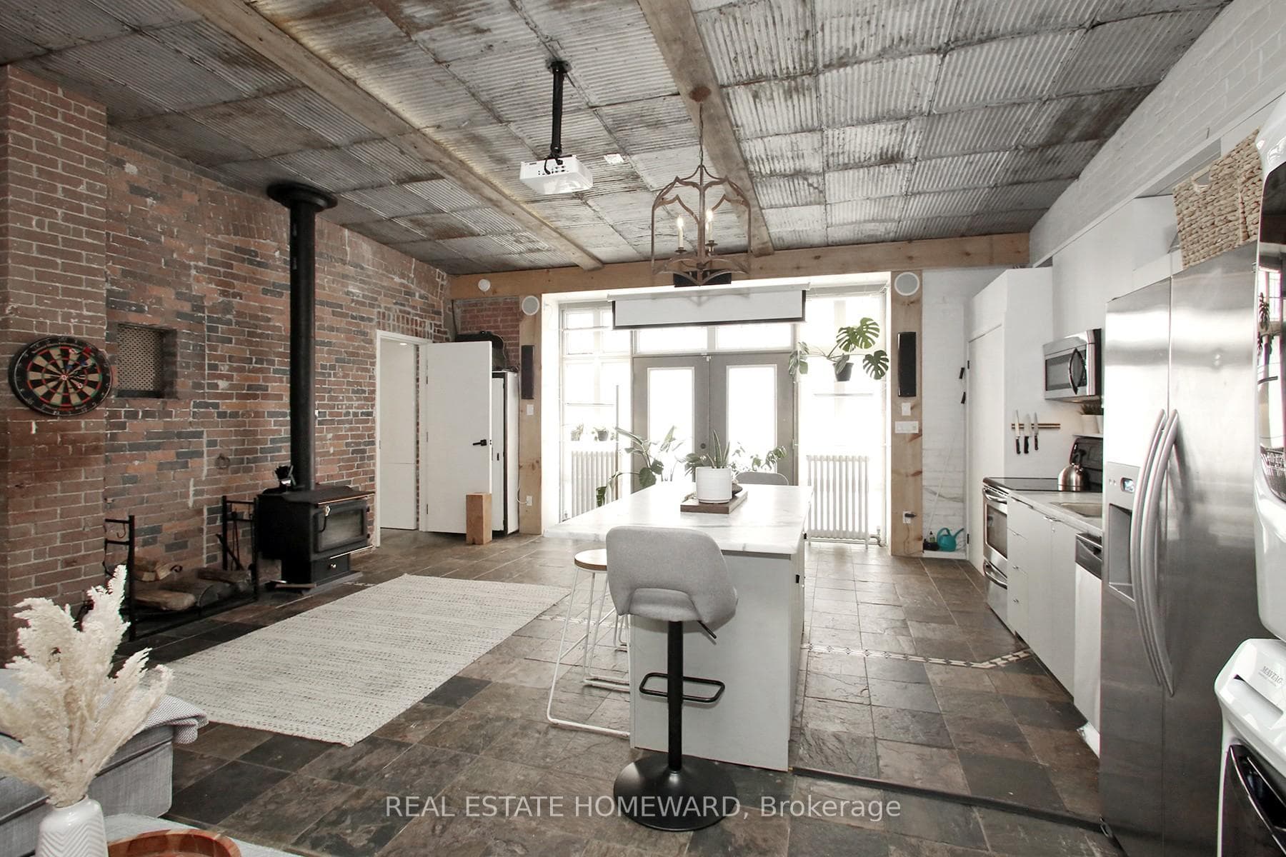 Loft w/ High Ceilings - Loads of Light