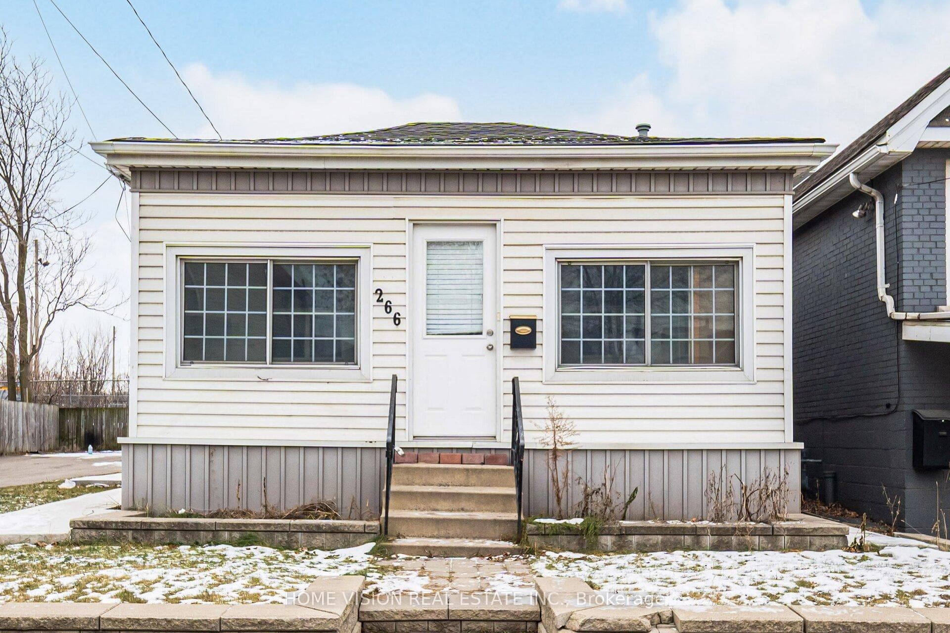 266 Beach Road Unit Upper, Hamilton, ON L8L 4B2 - Photo 1