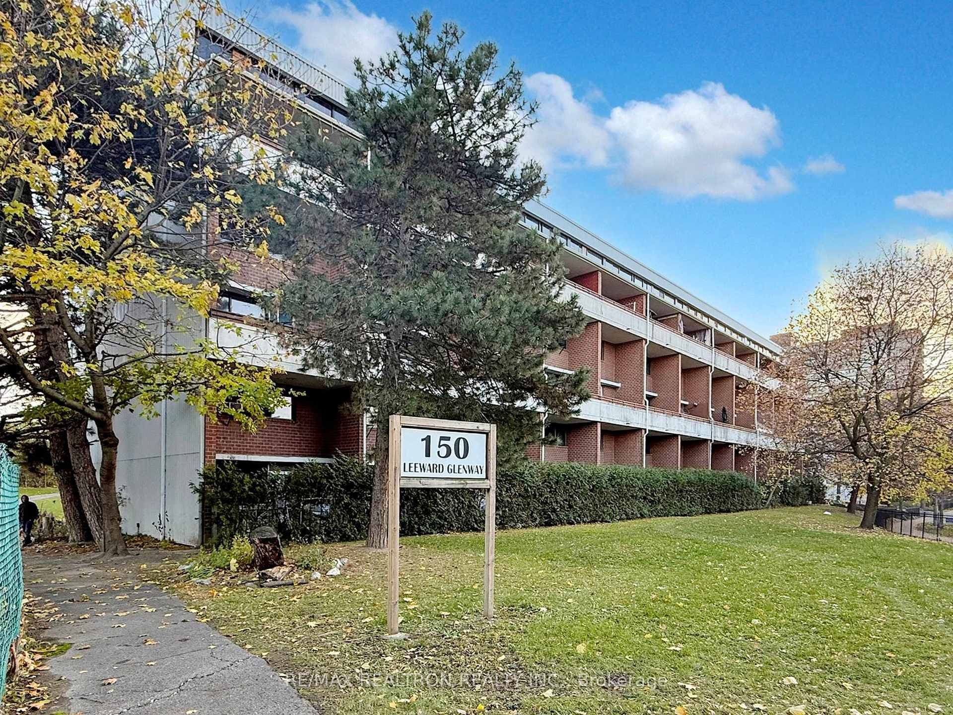 150 Leeward Glenway Unit 312, Flemingdon Park / Don Mills, ON M3C 2Y9 - Photo 1