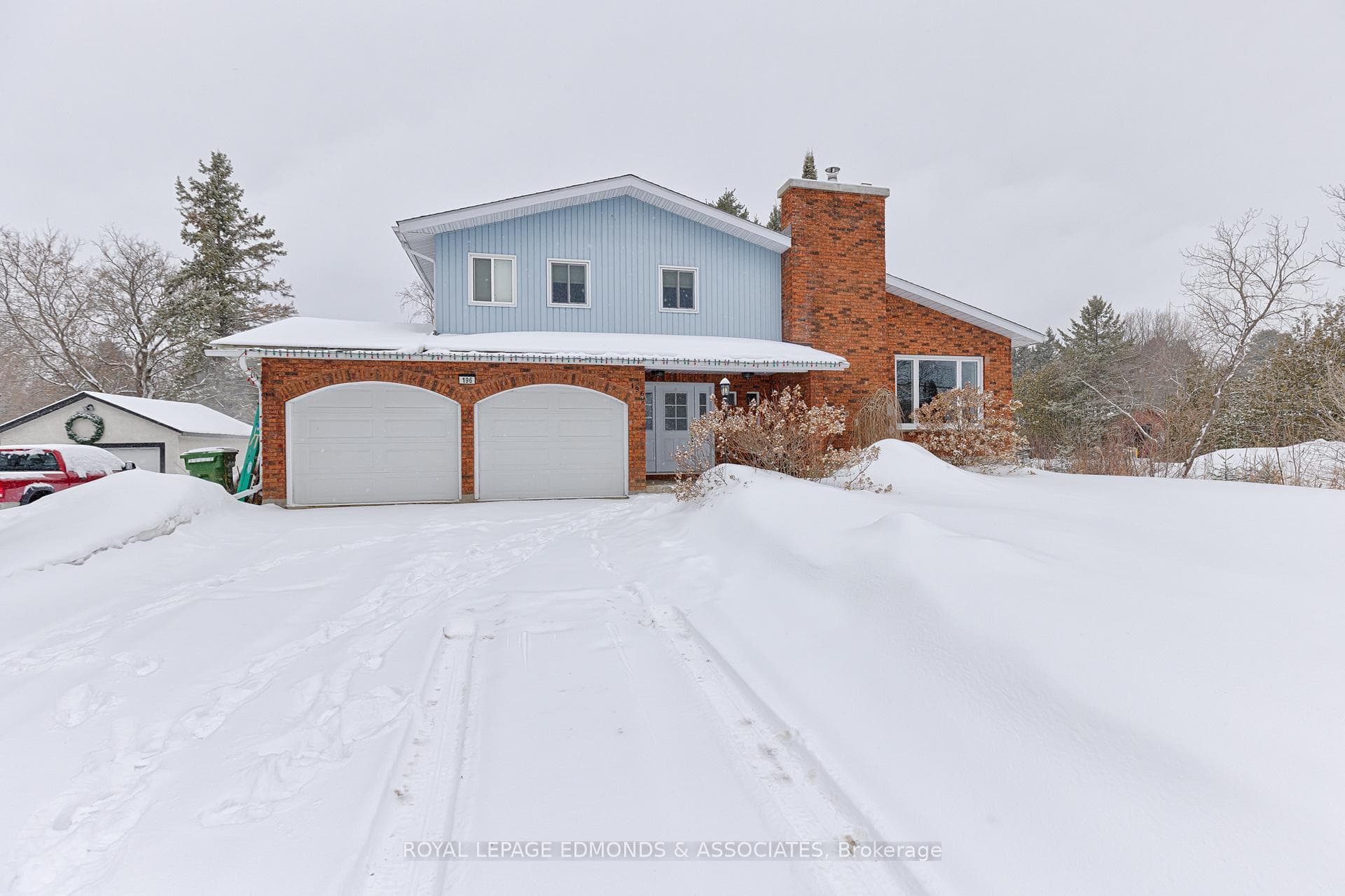 196 Golf Course Road, Laurentian Valley