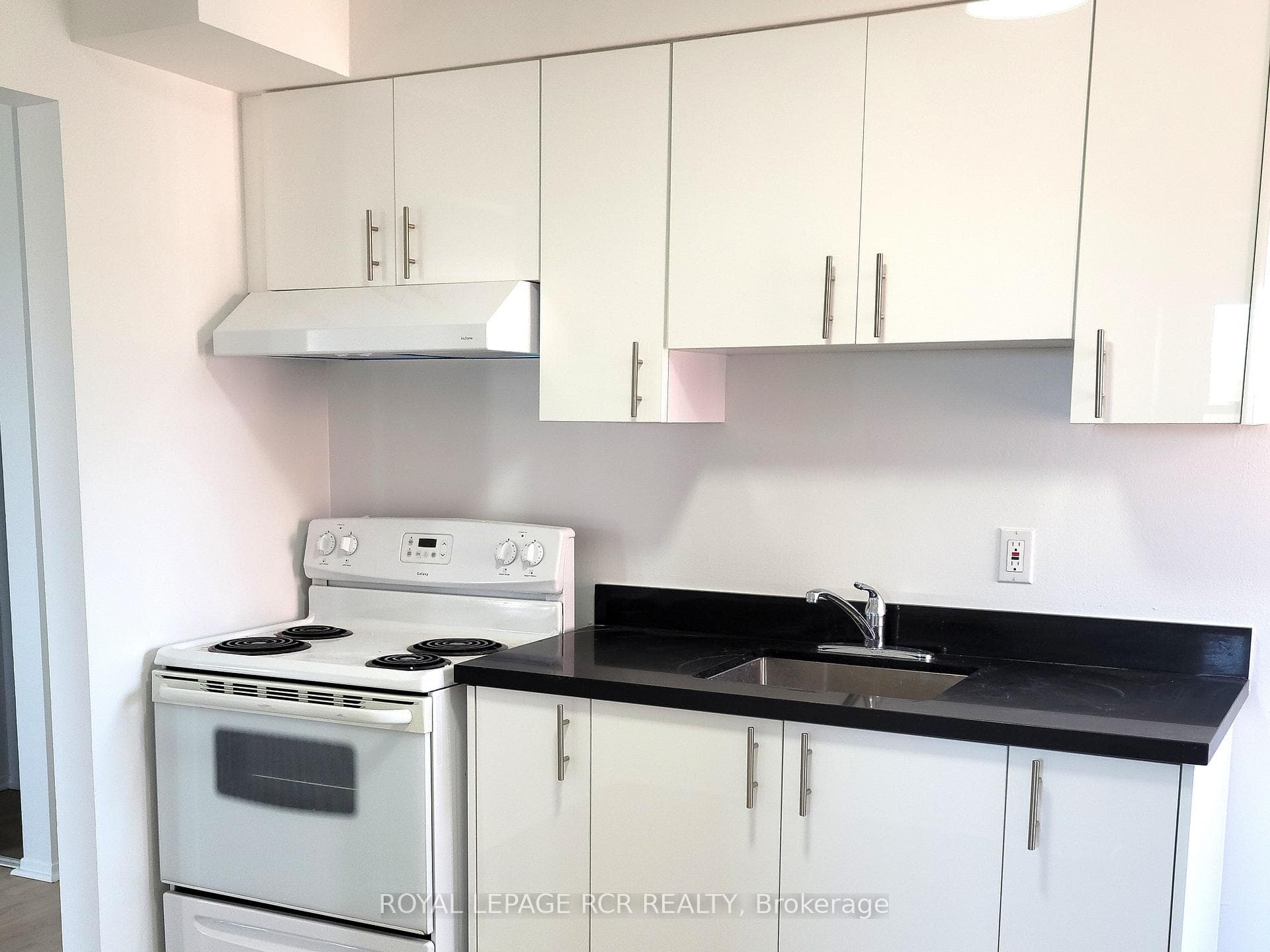 2 Orchard Heights Boulevard Unit 218, Aurora, ON L4G 3W3 - Photo 1