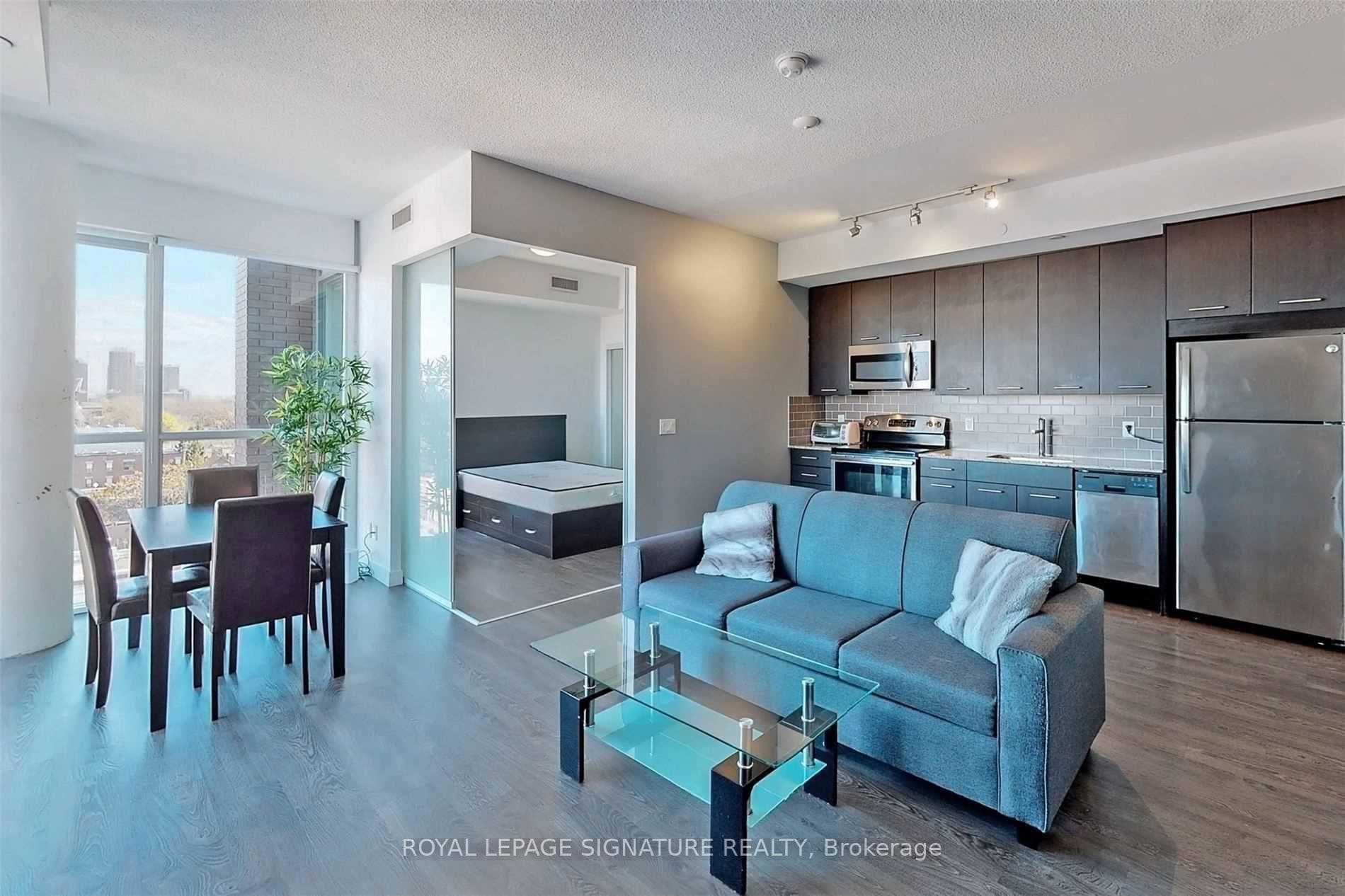 2055 Danforth Avenue Unit 807, The Beaches / Upper Beaches, ON M4C 1J8 - Photo 1
