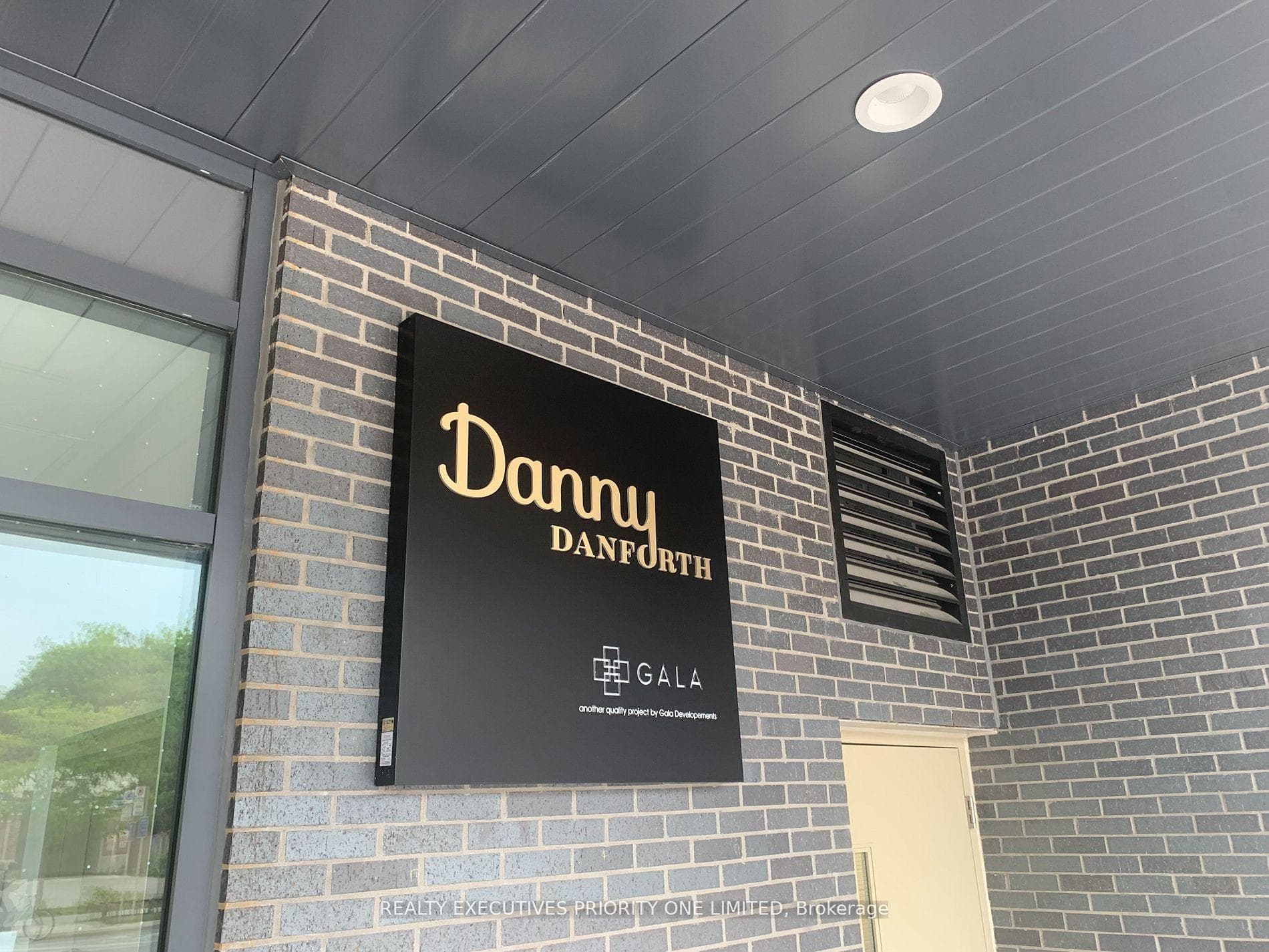 2369 Danforth Avenue Unit 407, The Beaches / Upper Beaches, ON M4C 0B1 - Photo 1