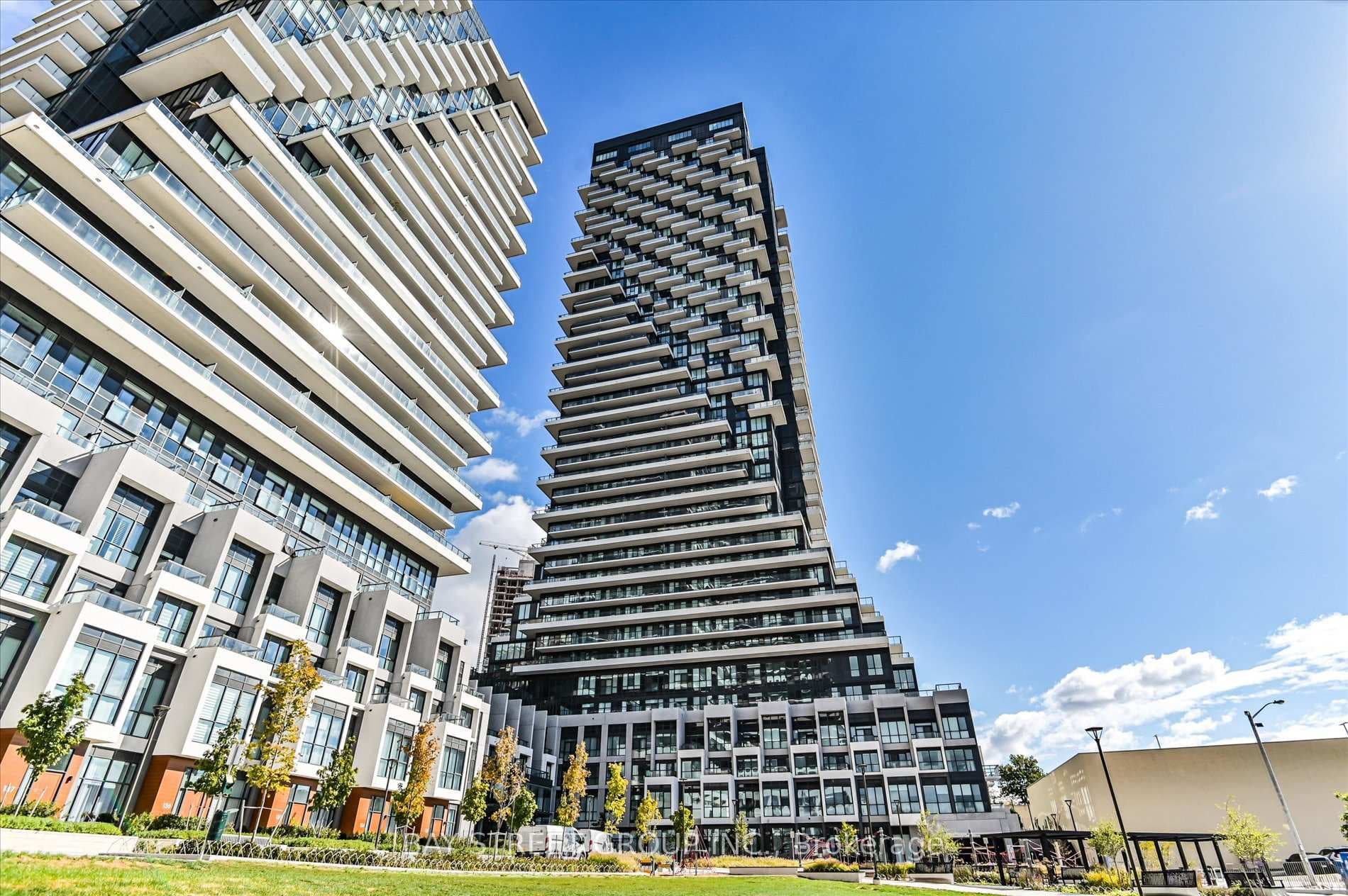 30 Inn On The Park Drive Unit 2707, Don Mills / Parkwoods / Victoria Village, ON M3C 0P8 - Photo 1