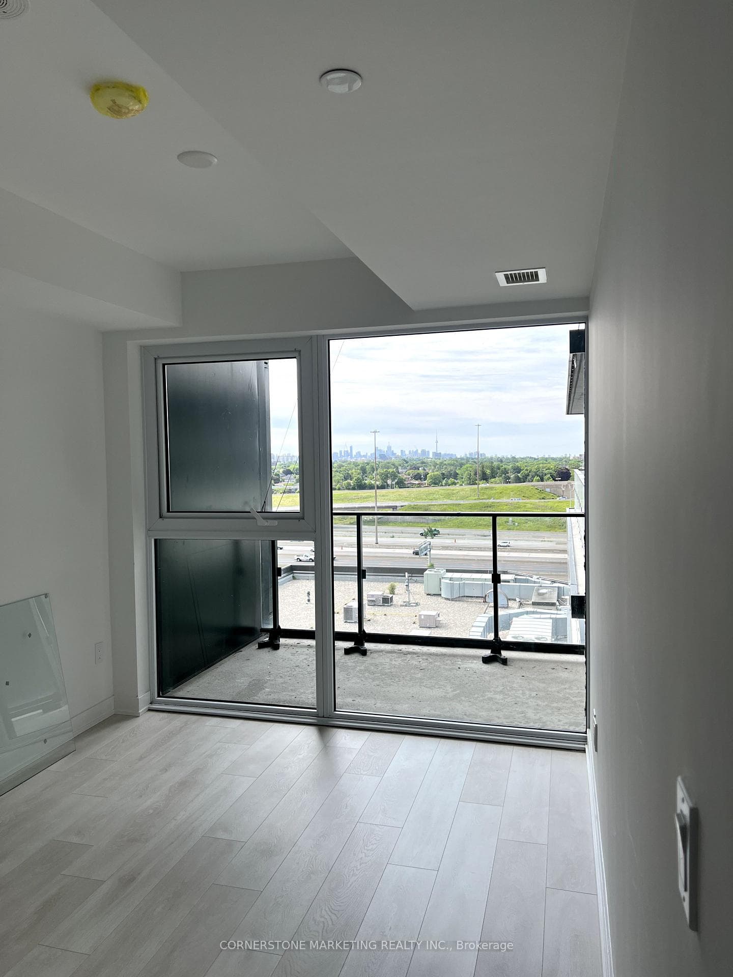 8 Tippett Road Unit 910, North York (Bathurst Manor / Clanton Park), ON M3H 0E7 - Photo 1