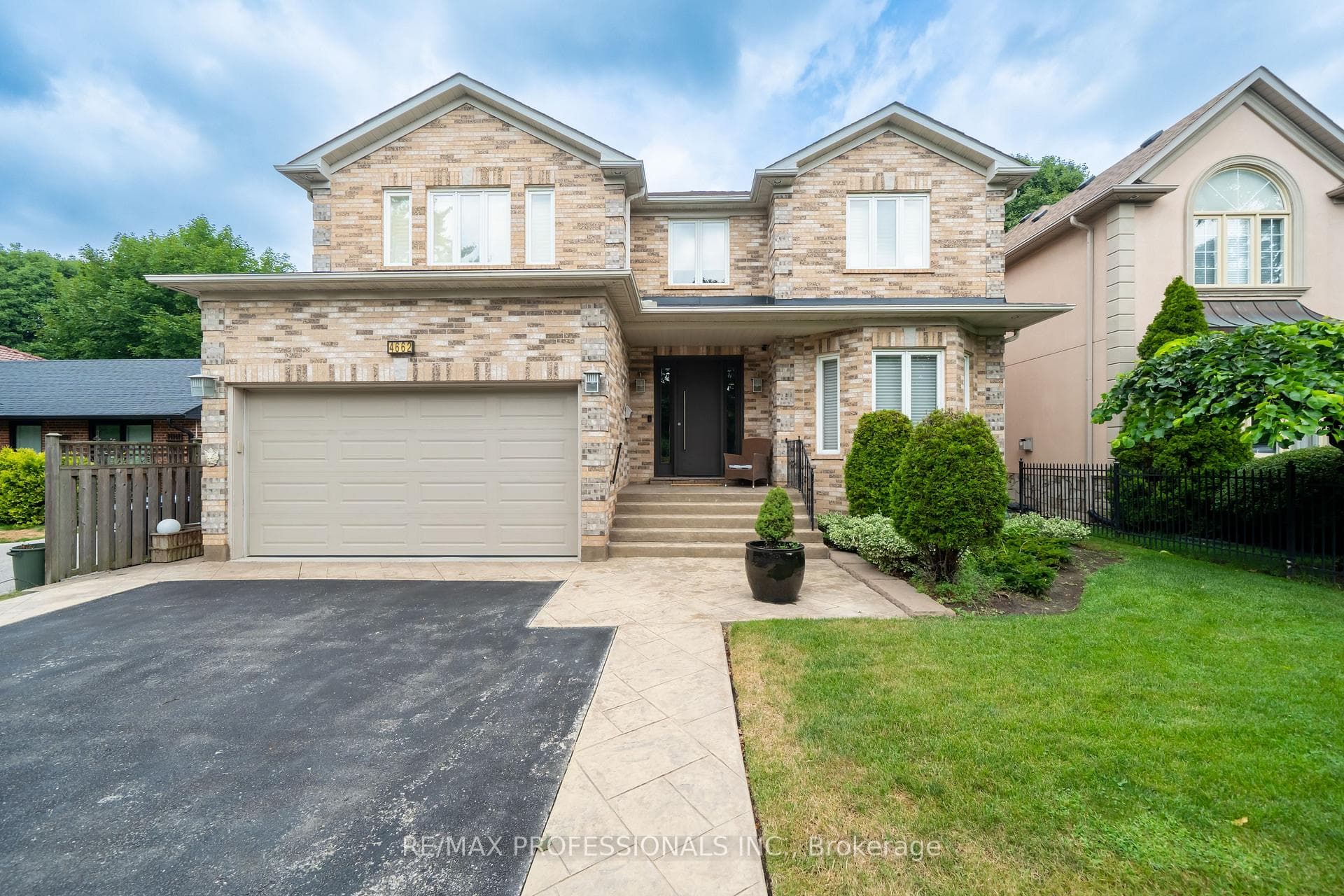 4662 Dundas Street, Etobicoke (Islington / Rexdale), ON M9A 1A6 - Photo 1
