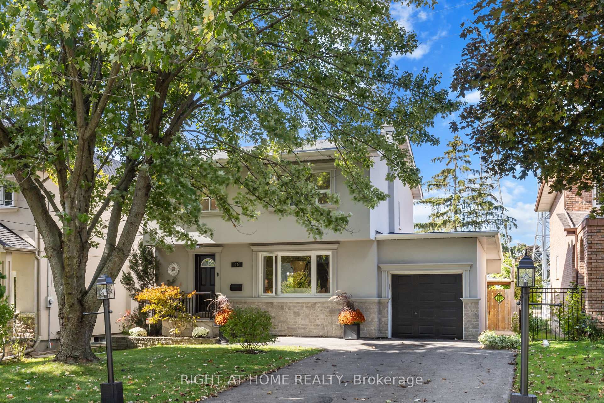 10 Haliburton Avenue, Etobicoke (Islington / Rexdale), ON M9B 4Y2 - Photo 1