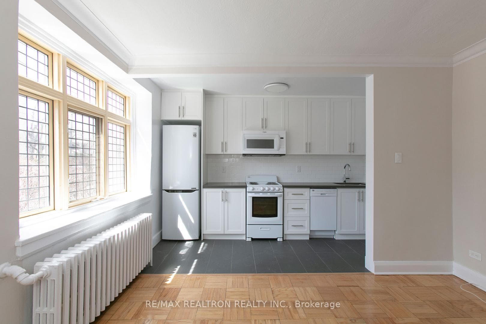 394 Avenue Road Unit 406, Annex / Yorkville / Summerhill, ON M4V 2H4 - Photo 1