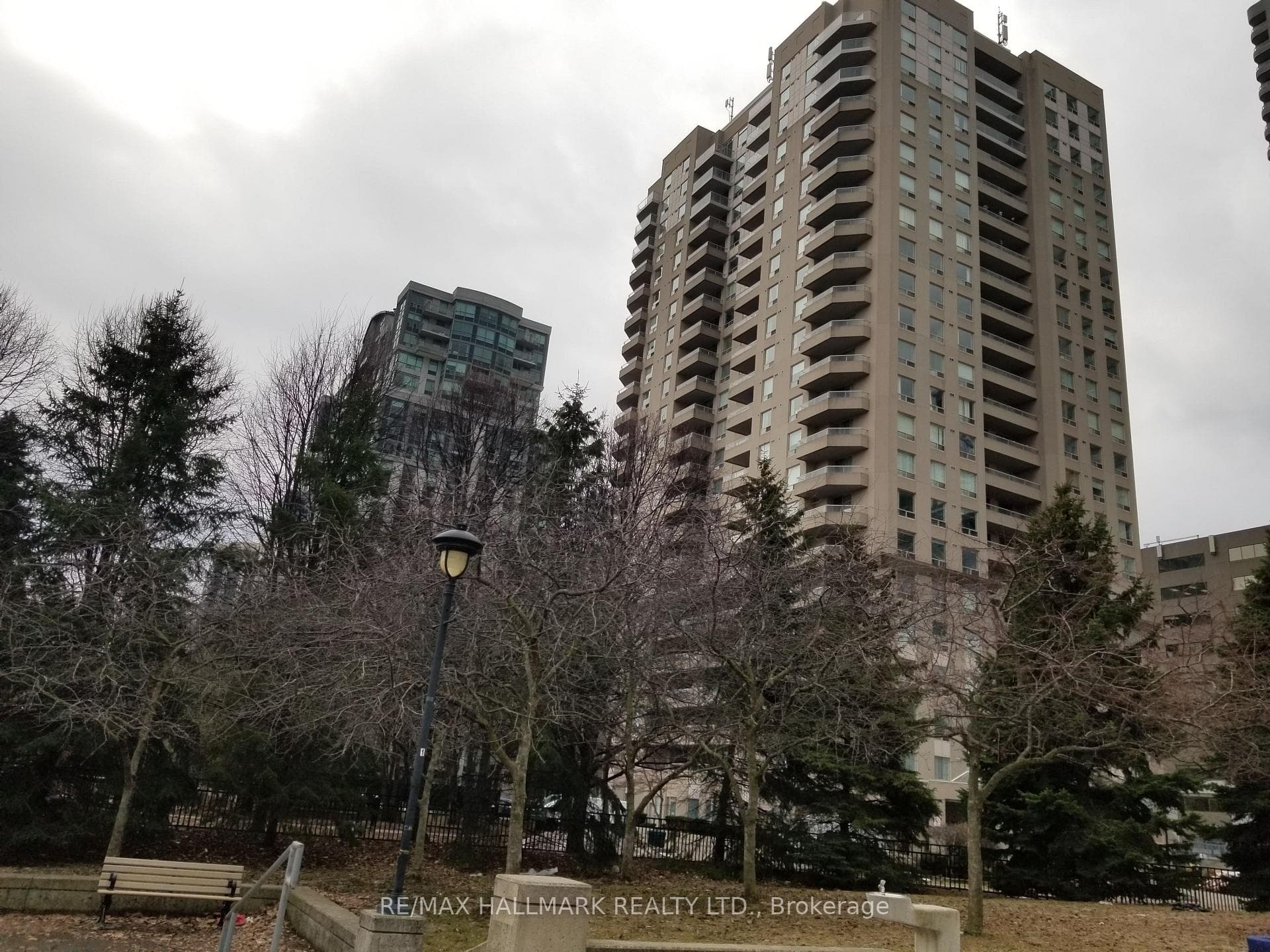 18 Hillcrest Avenue Unit 402, Willowdale / Newtonbrook, ON M2N 6T5 - Photo 1