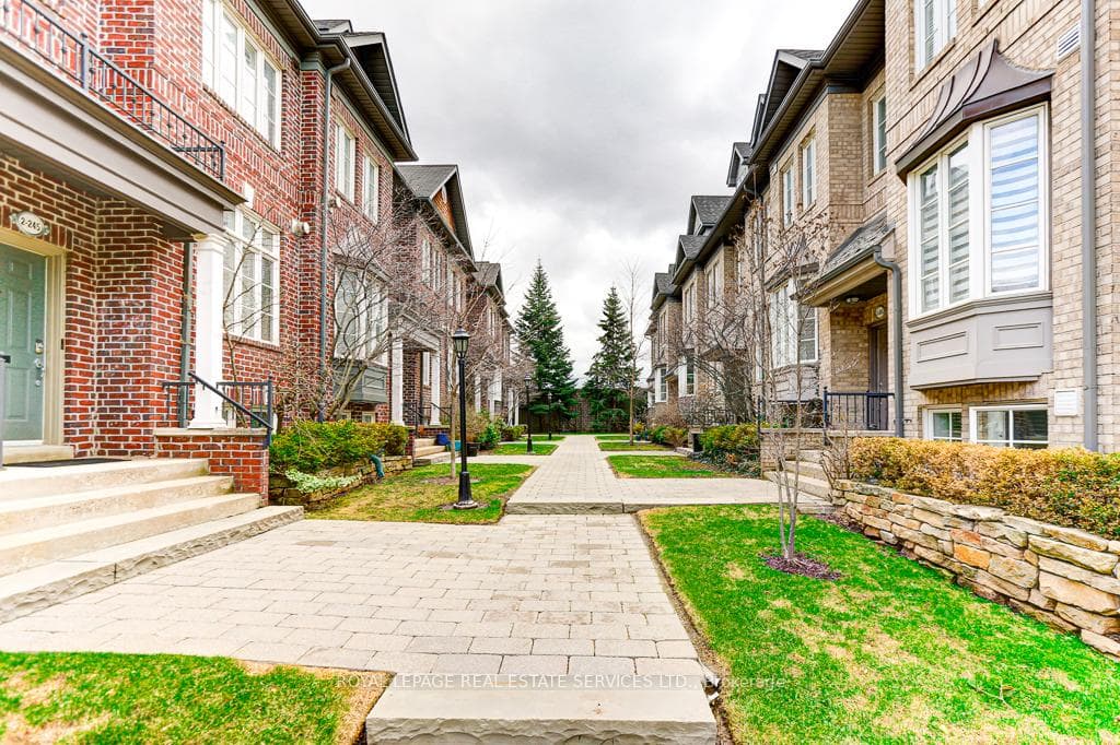 245 Van Dusen Boulevard Unit #8, Etobicoke (Islington / Rexdale), ON M8Z 3J2 - Photo 1