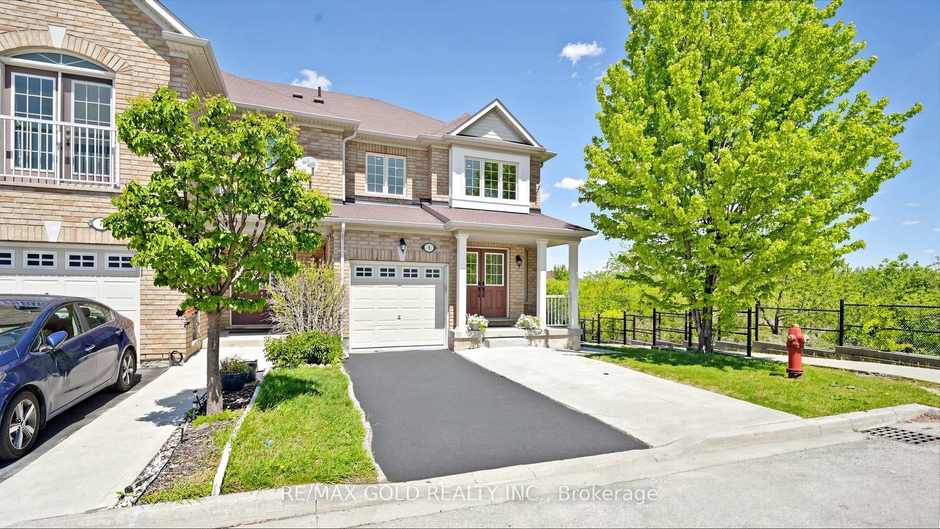 9 Edgewater Court, Brampton, ON L6R 0W8 - Photo 1