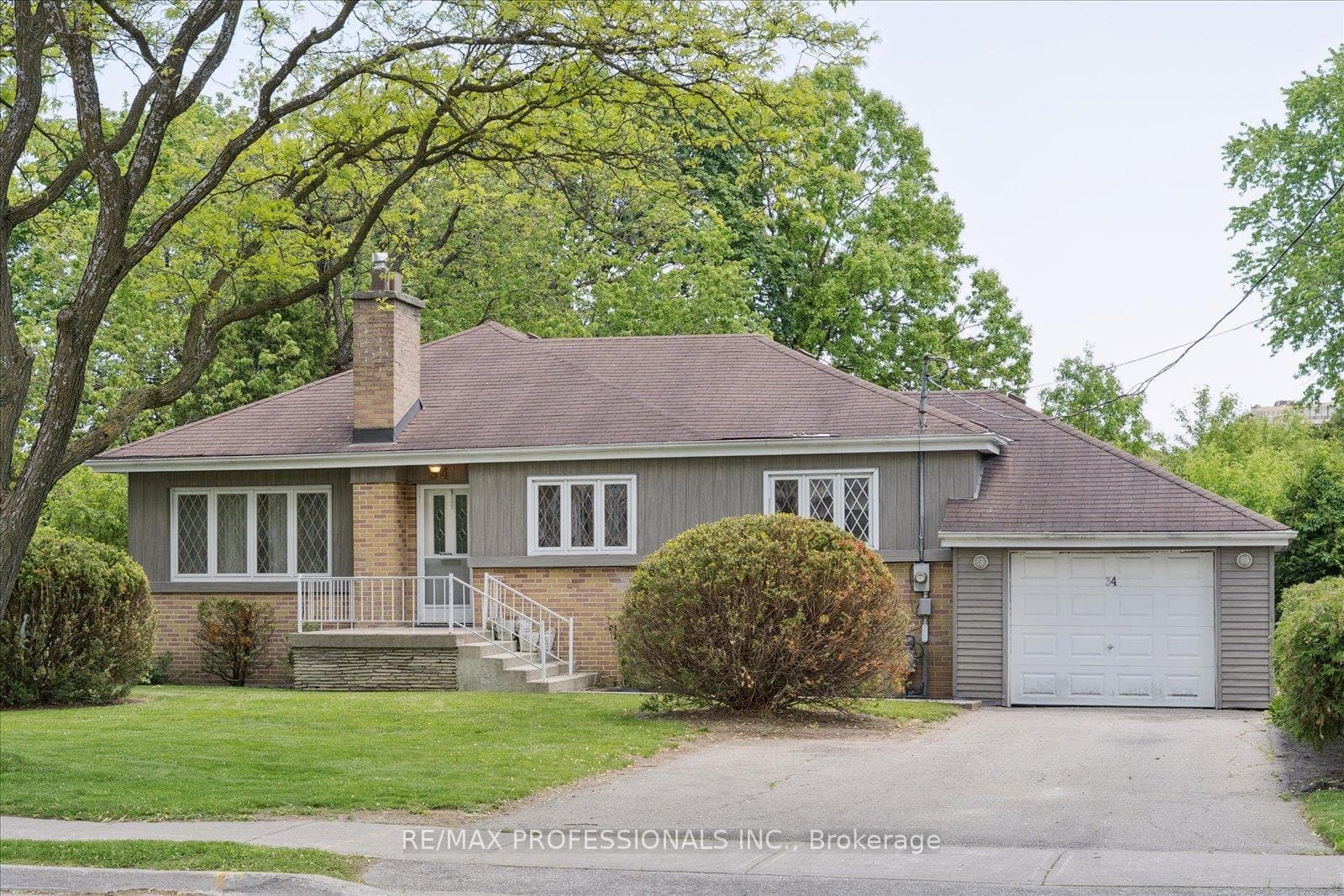 34 Harding Boulevard, Richmond Hill, ON L4C 1S8 - Photo 1
