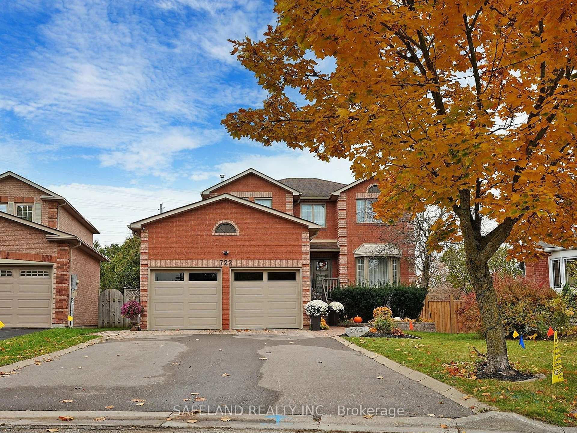 722 Firth Court, Newmarket, ON L3Y 8H8 - Photo 1