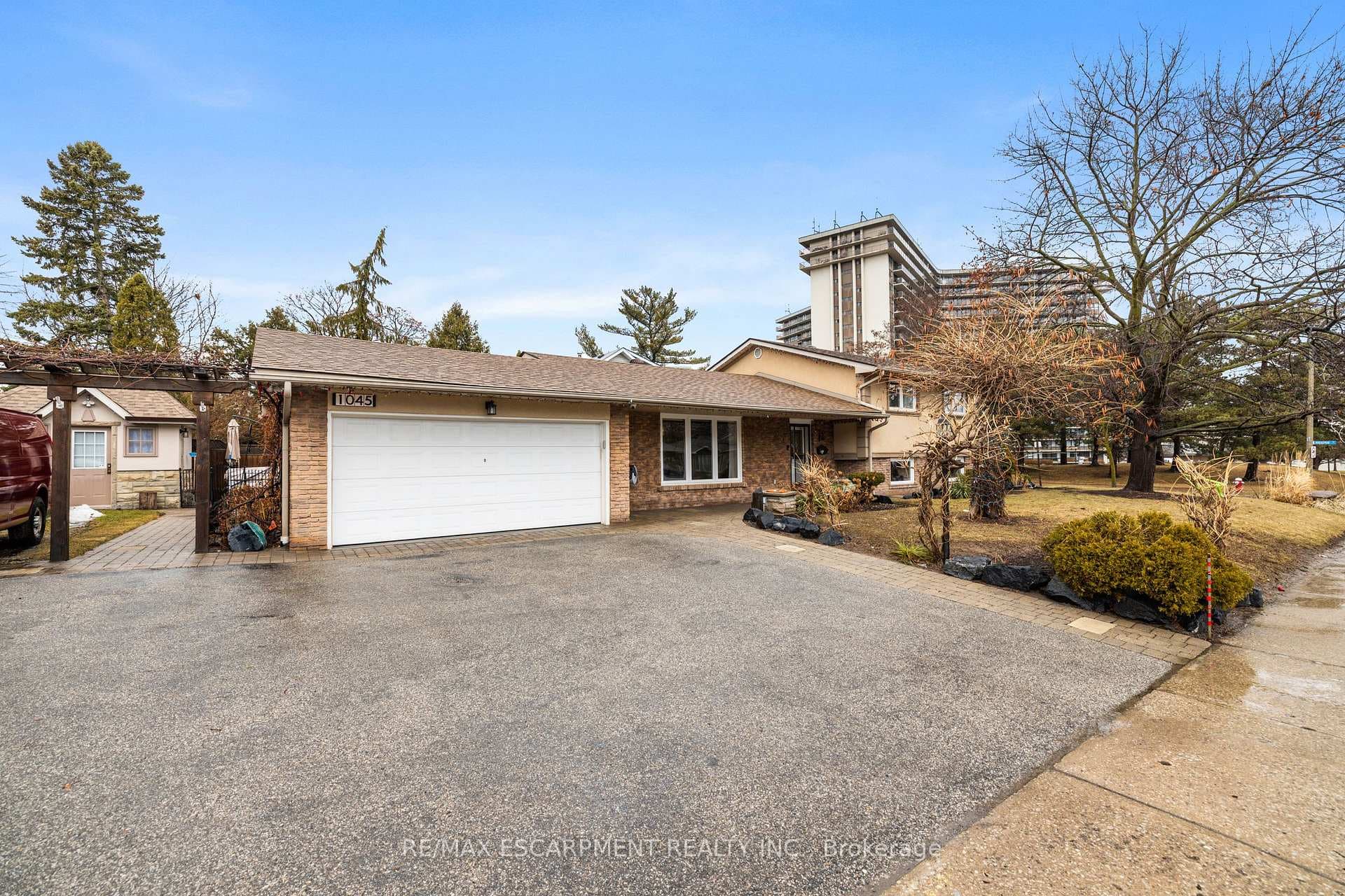 1045 BLOOR Street, Mississauga, ON L4Y 2N3 - Photo 1