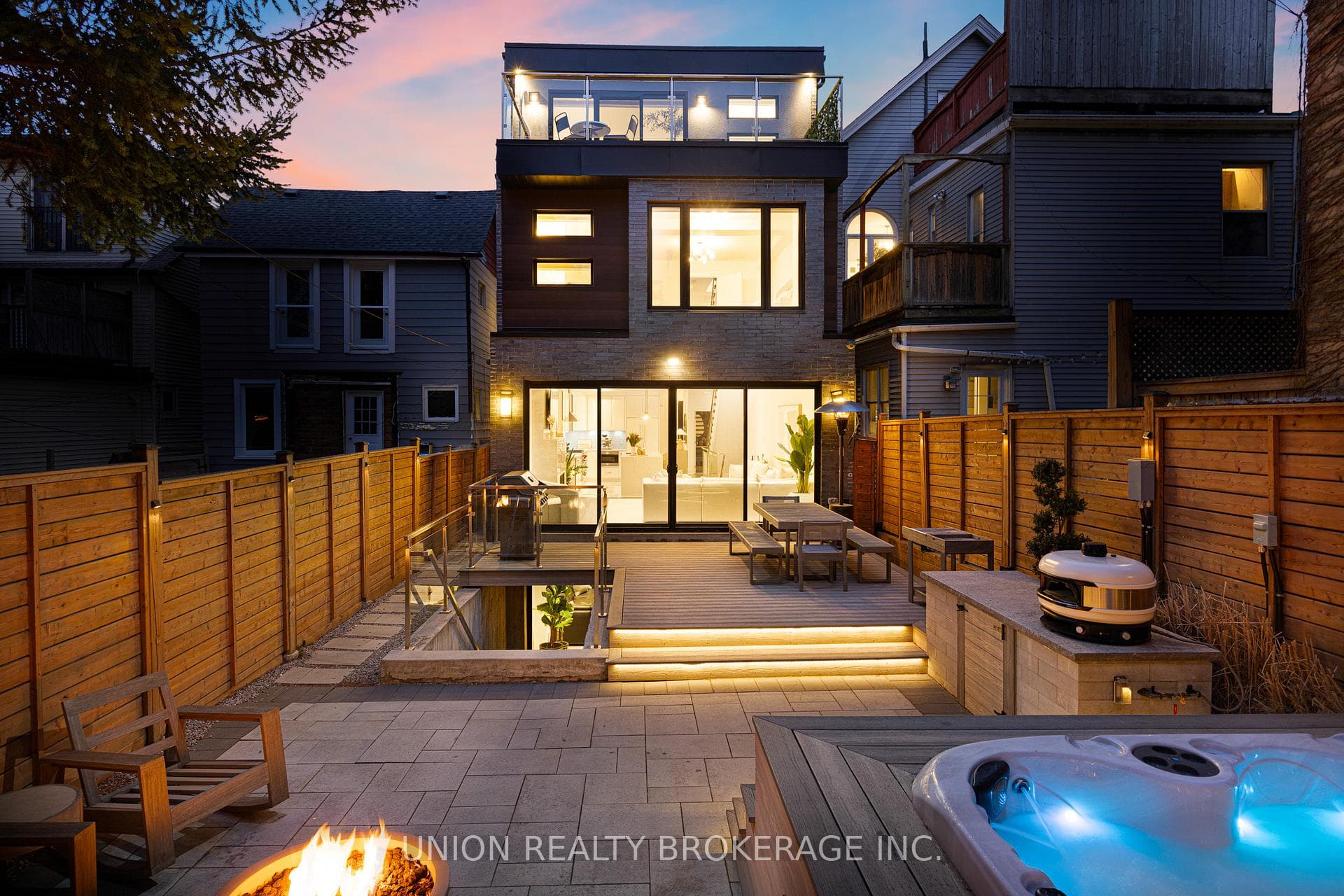 105 Kenilworth Avenue, The Beaches / Upper Beaches, ON M4L 3S4 - Photo 1