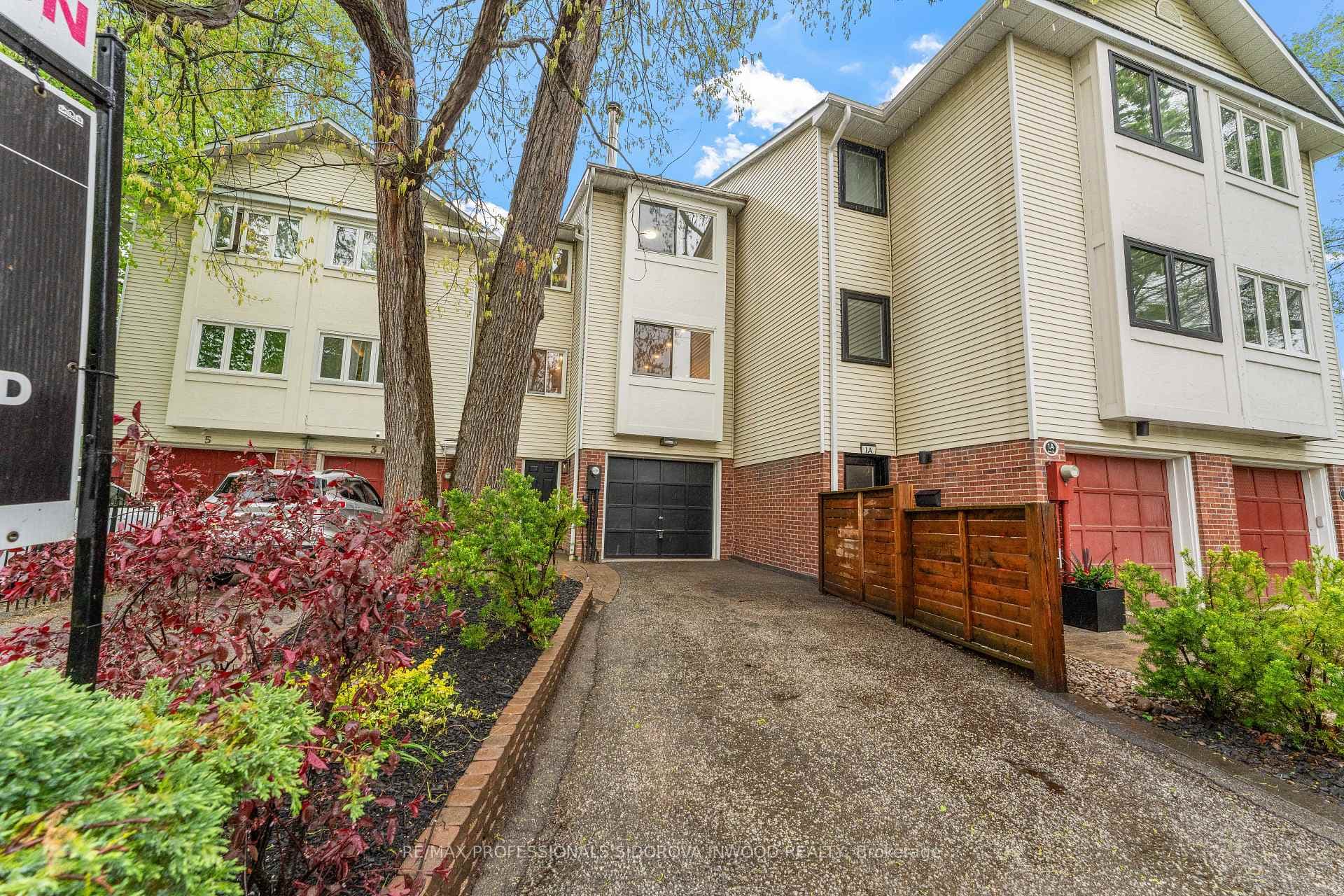 3 Laws Street, Bloor West Village / Swansea, ON M6P 2Y8 - Photo 1