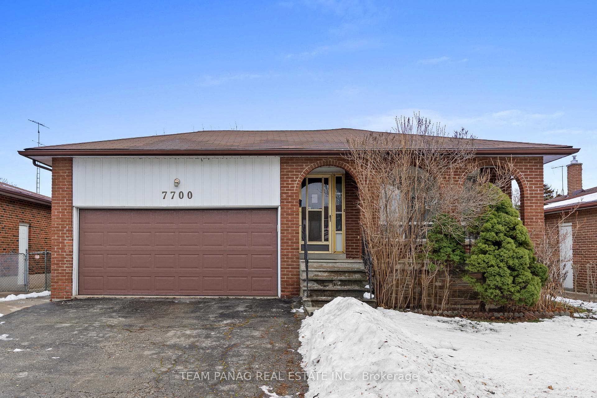 7700 Netherwood Road, Mississauga, ON L4T 2P1 - Photo 1
