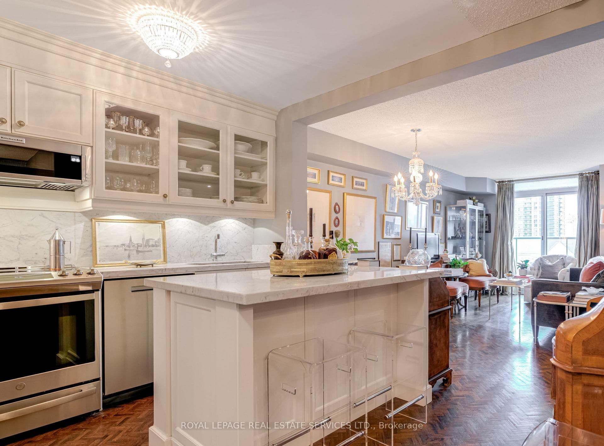 Beautiful renovated Kitchen