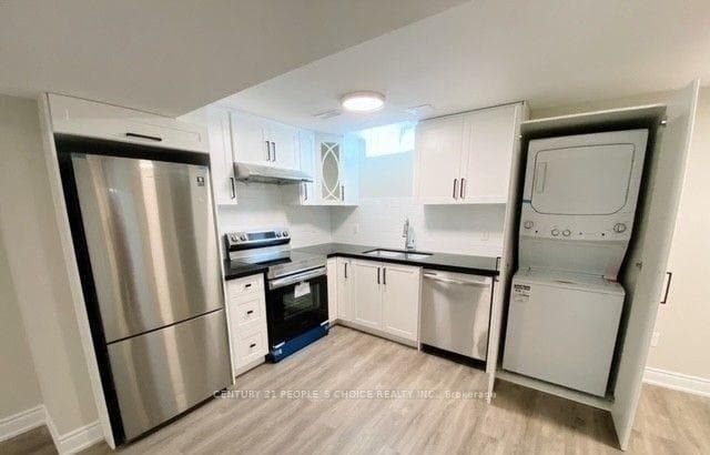 922 Silverthorn Mill Avenue, Mississauga, ON L5W 1B3 - Photo 1