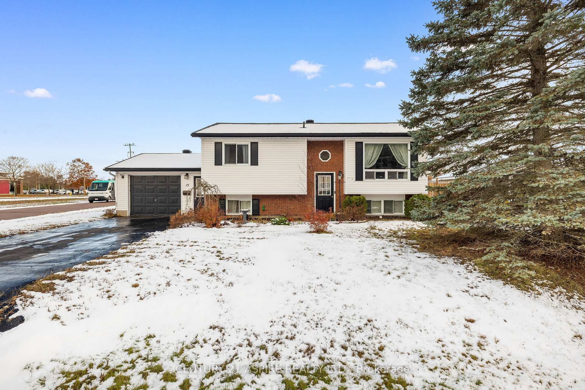 15 Dutch Drive, Petawawa, ON K8H 3M2 - Photo 1