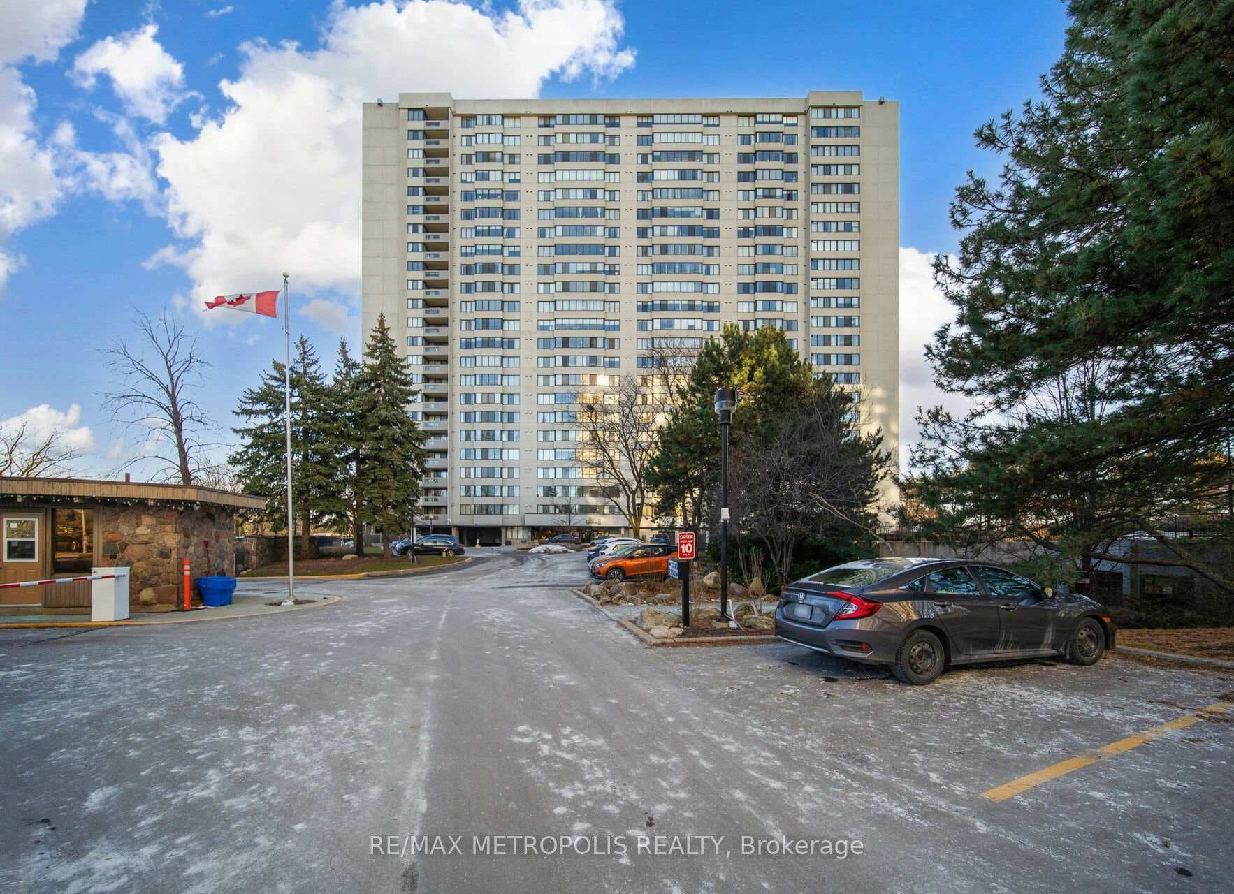 2330 Bridletowne Circle Unit 2212, Scarborough Village / Eglinton East, ON M1W 3P6 - Photo 1
