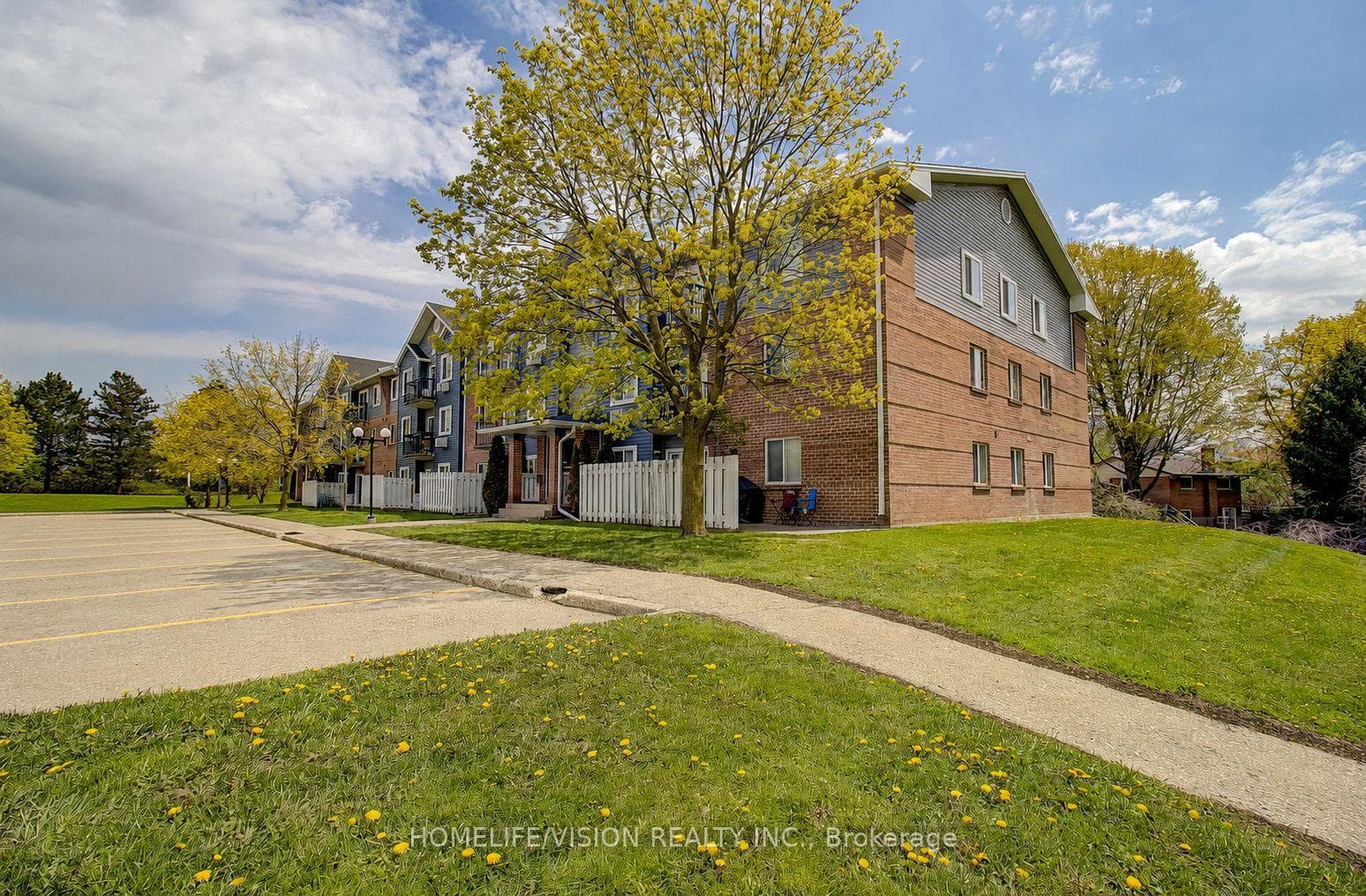 271 Eiwo Court Unit 310, Waterloo
