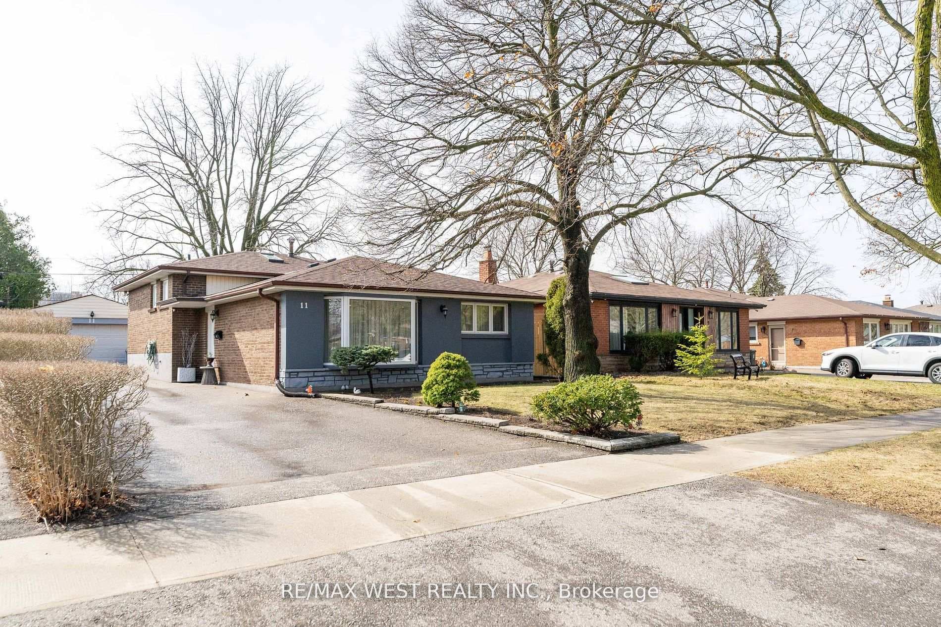 11 Farley Crescent, Etobicoke (Kingsview Village / Humber Heights), ON M9R 2A5 - Photo 1