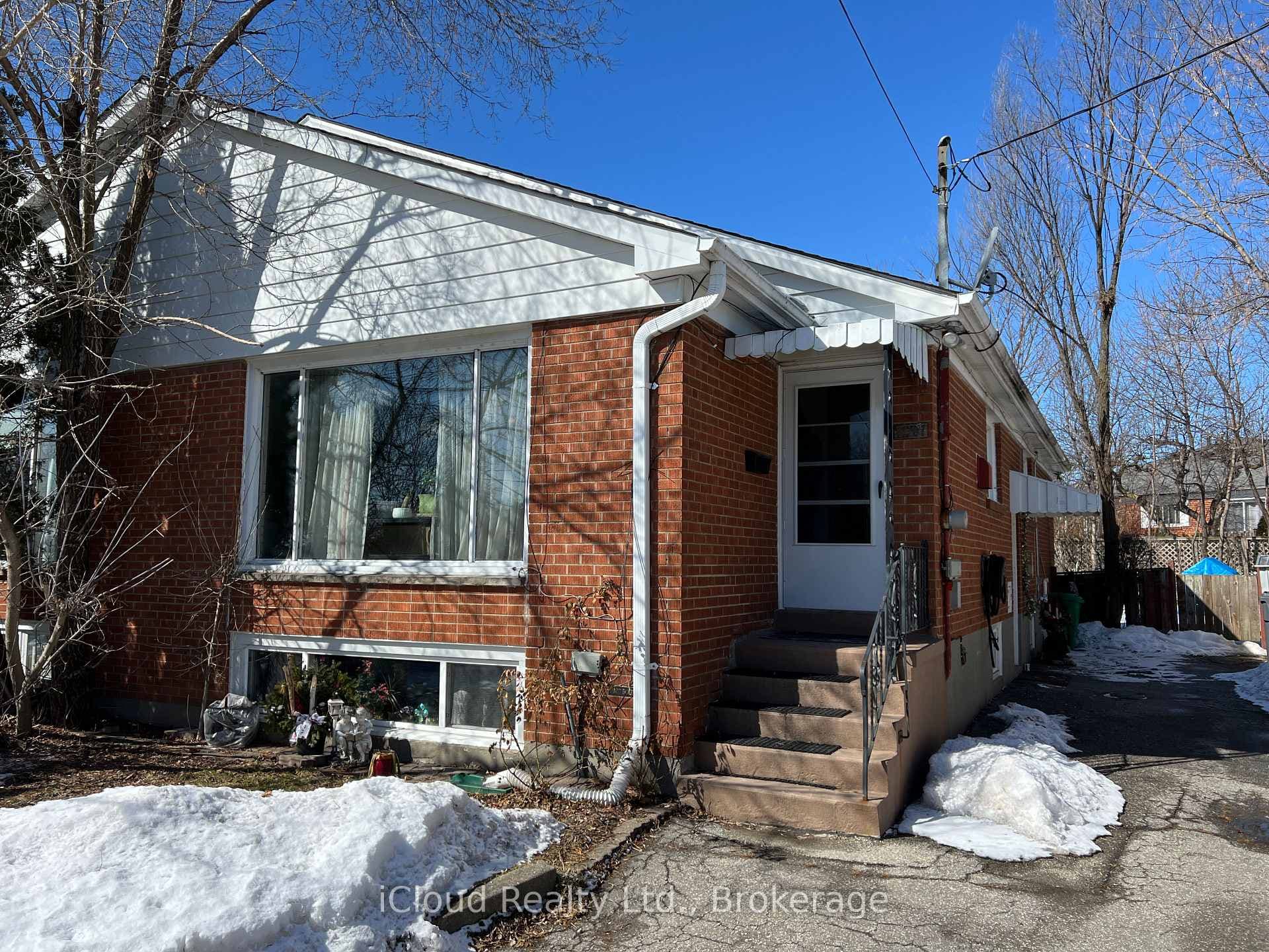 3587 Ashcroft Crescent, Mississauga, ON L5C 2E6 - Photo 1