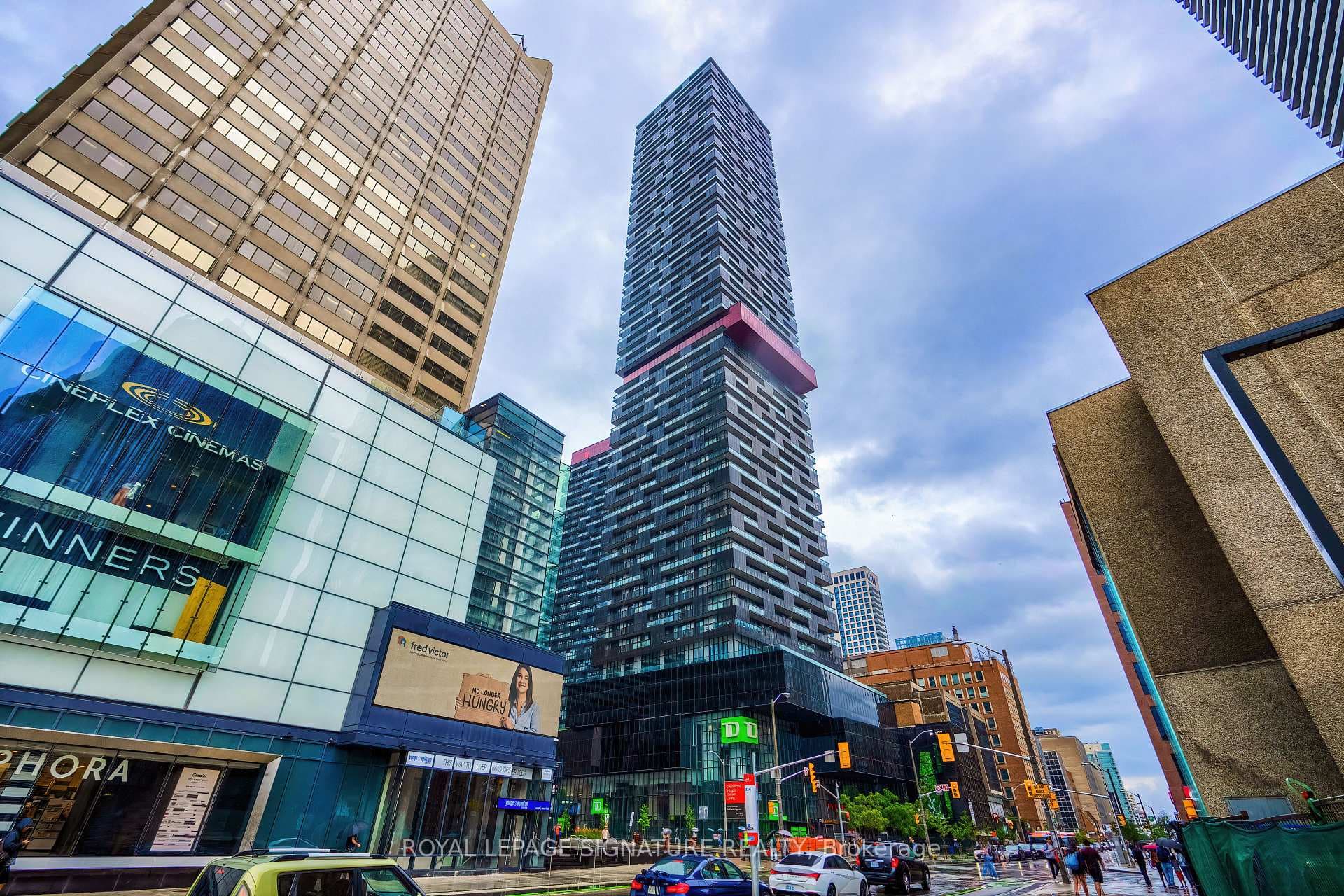 8 Eglinton Avenue Unit 2705, Leaside / Davisville, ON M4P 0C1 - Photo 1