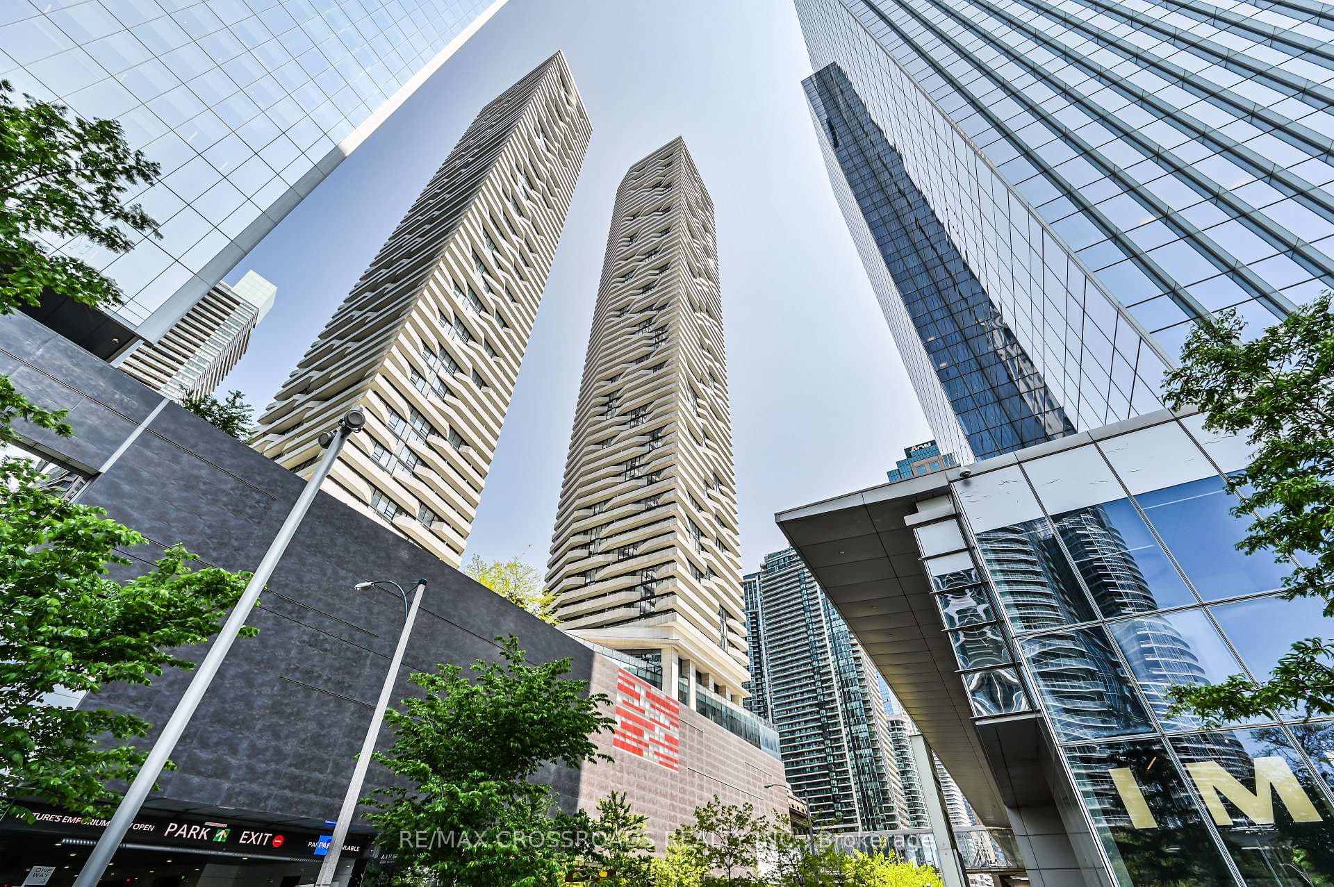 88 Harbour Street Unit 6805, Downtown Toronto / Waterfront, ON M5J 0C3 - Photo 1