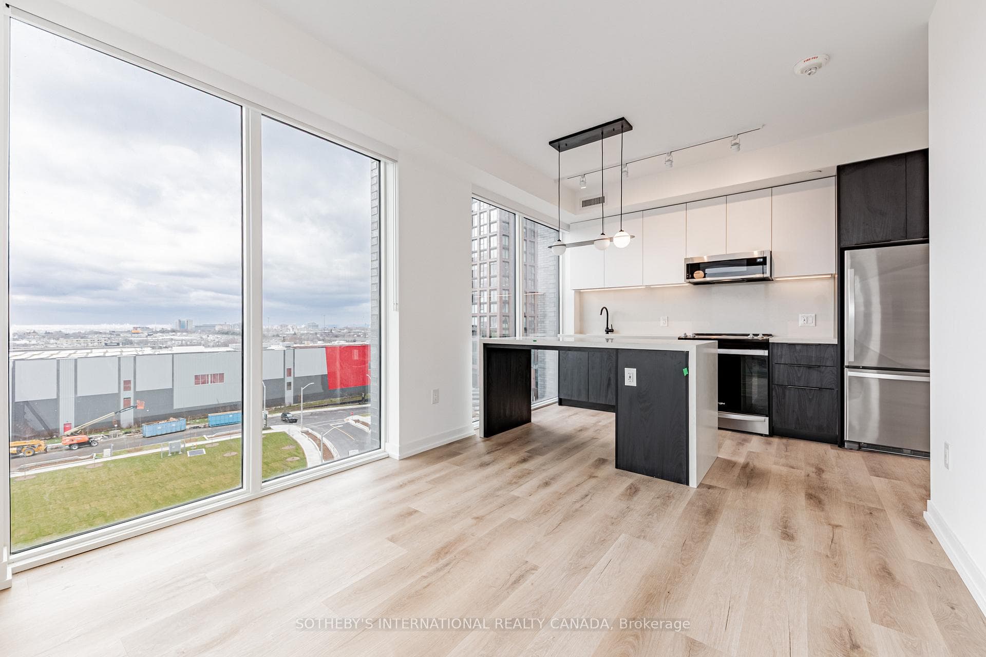 5 York Garden Way Unit 608, York / Weston, ON M6A 2V1 - Photo 1