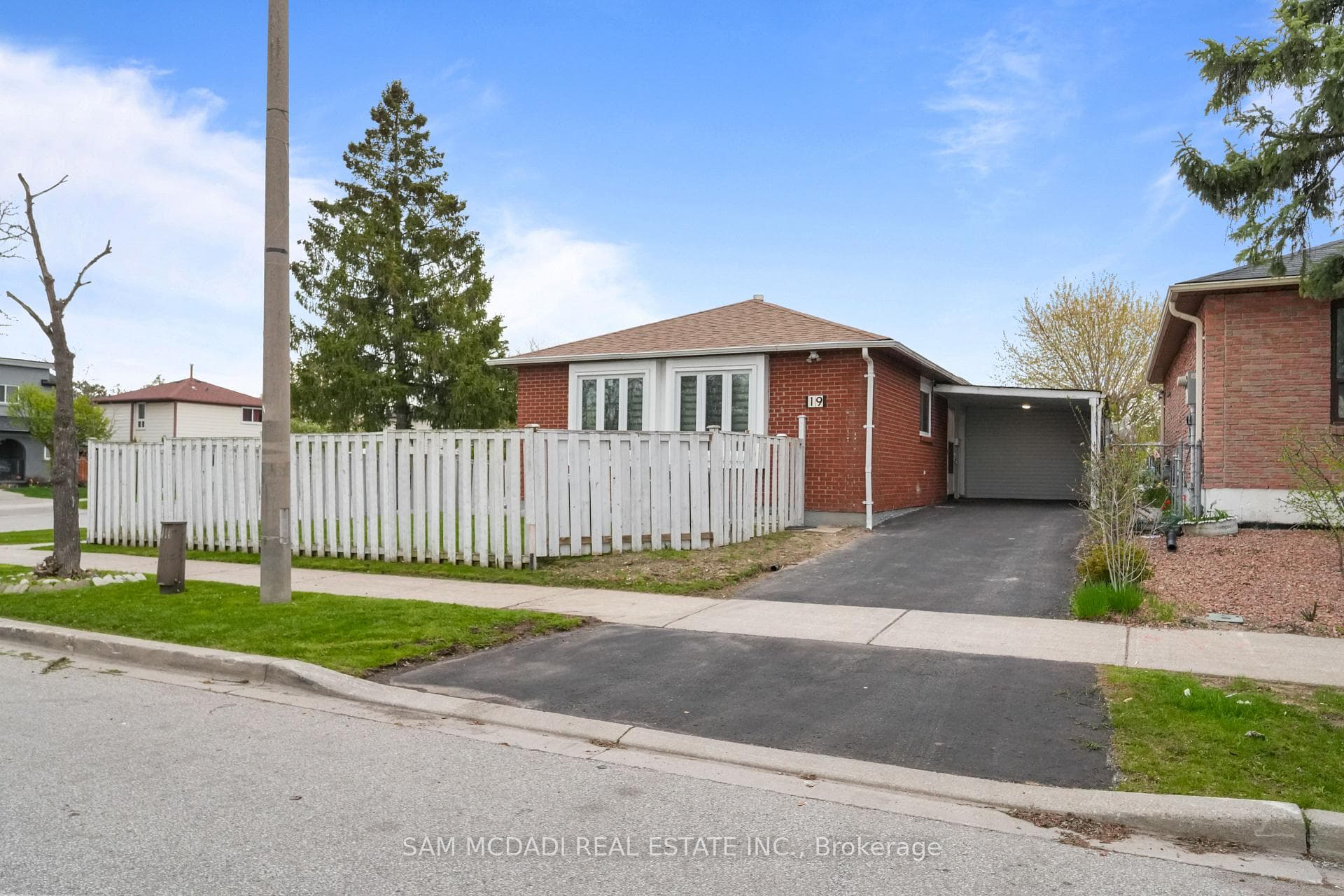 19 Shalom Crescent, Etobicoke (West Mall / Rexdale), ON M9V 4J3 - Photo 1