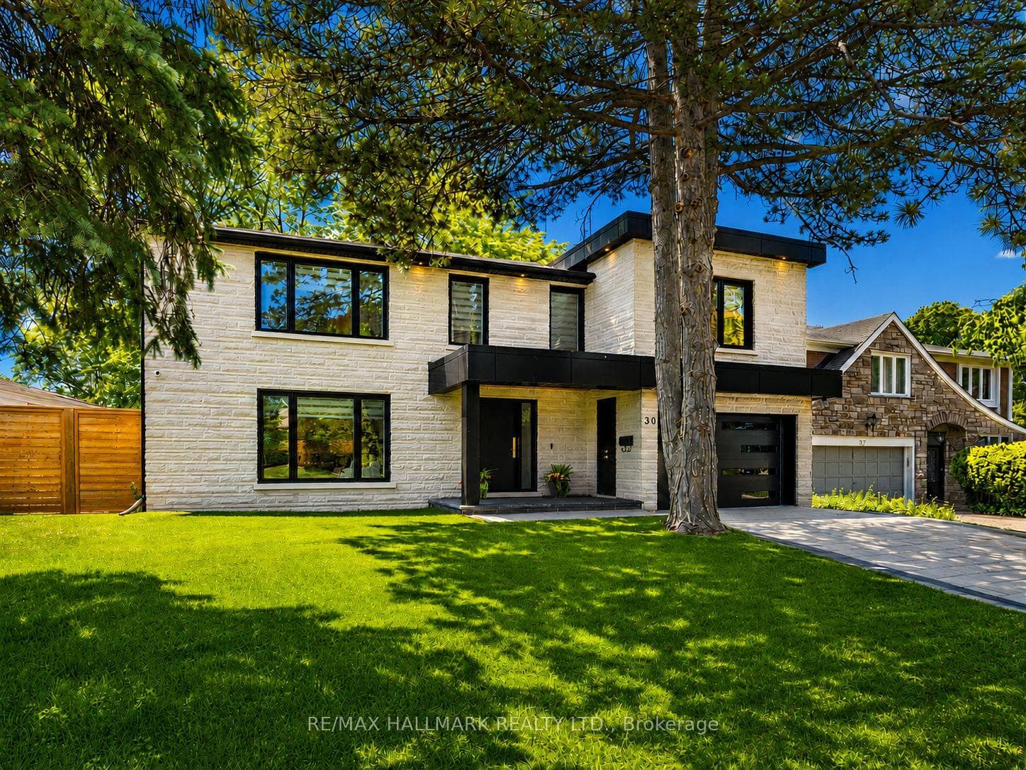 30 Kellythorne Drive, Don Mills / Parkwoods / Victoria Village, ON M3A 2L4 - Photo 1