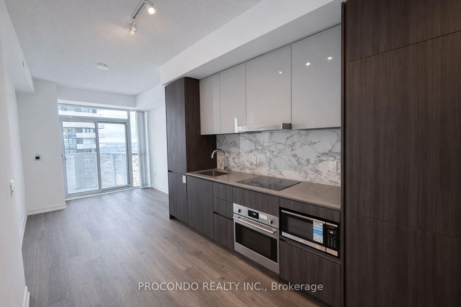 8 Interchange Way Unit 5801, Vaughan, ON L4K 5Z7 - Photo 1