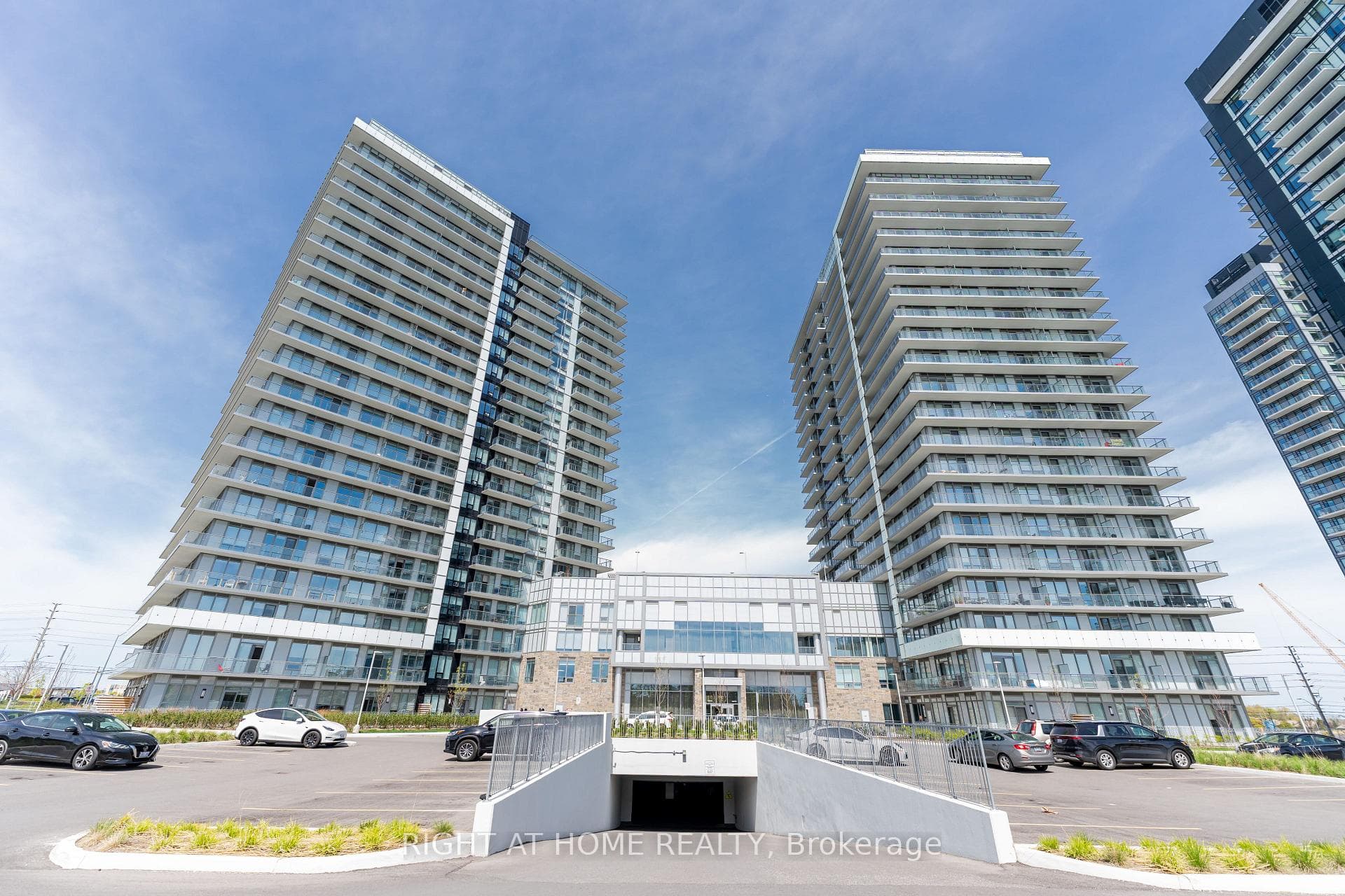 4655 Metcalfe Avenue Unit 207, Mississauga, ON L5M 0Z7 - Photo 1