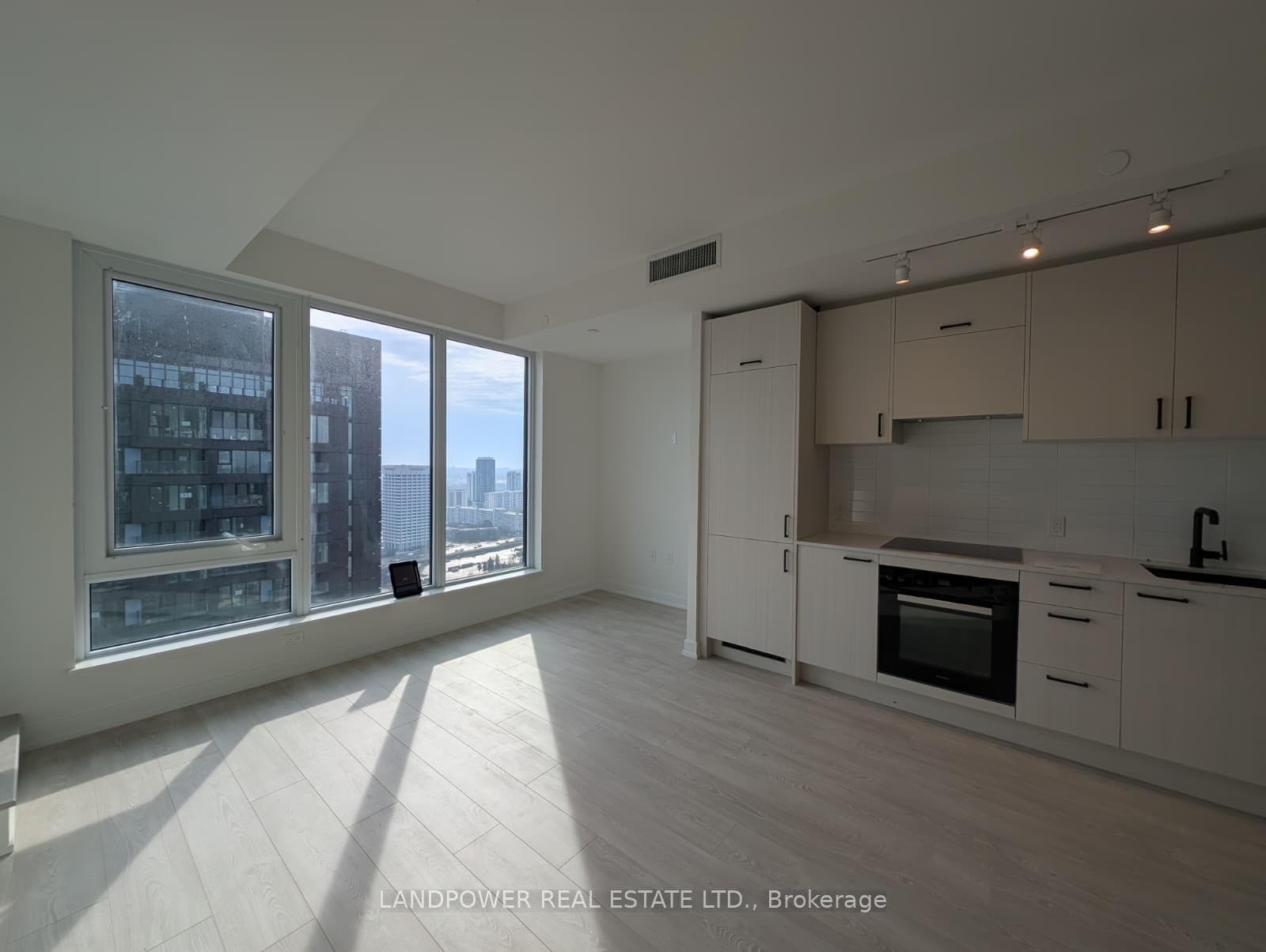 1 Quarrington Lane Unit 3301, Don Mills / Parkwoods / Victoria Village, ON M3C 0S4 - Photo 1