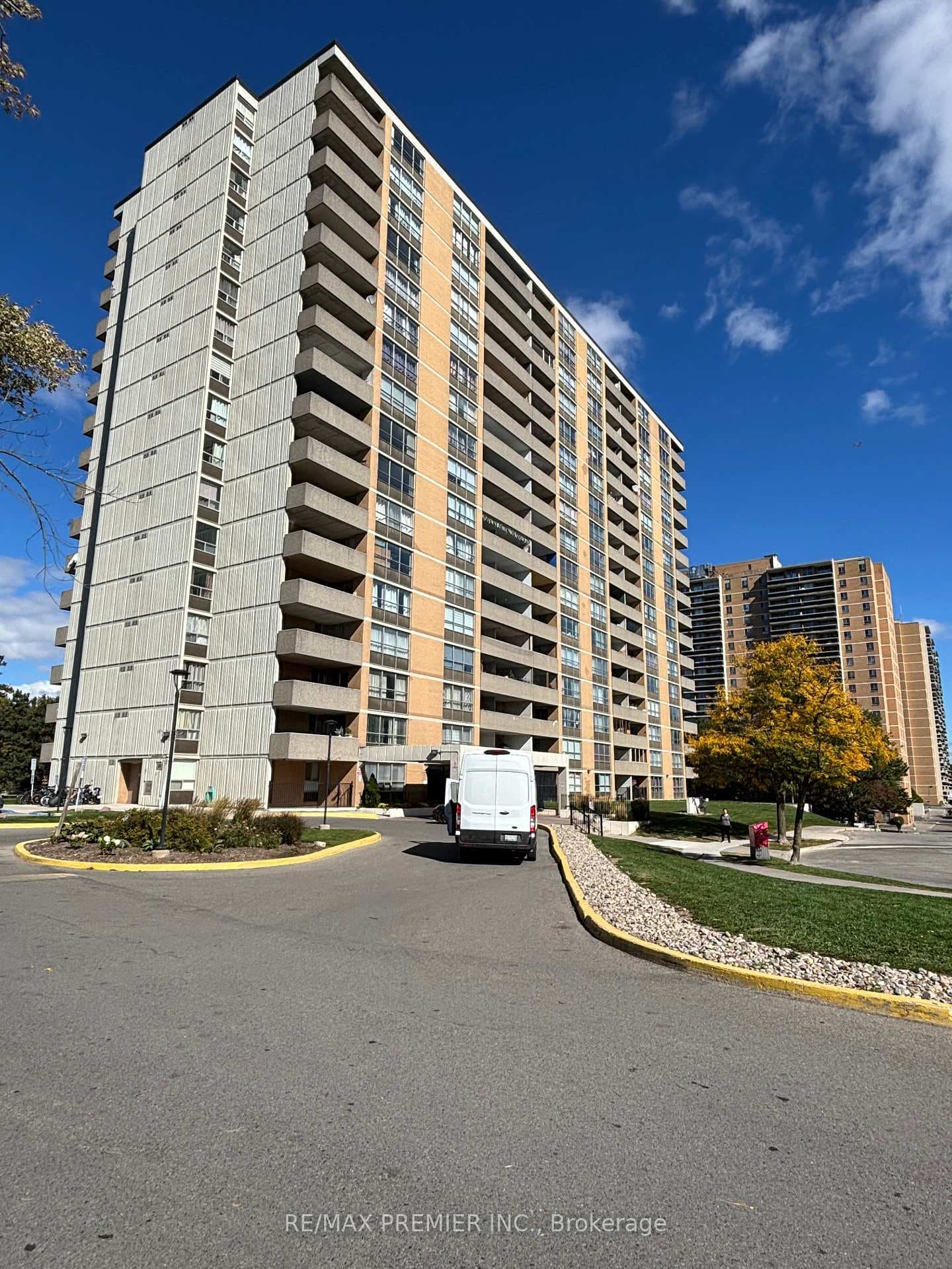 40 Panorama Court Unit 905, Etobicoke (West Mall / Rexdale), ON M9V 4M1 - Photo 1