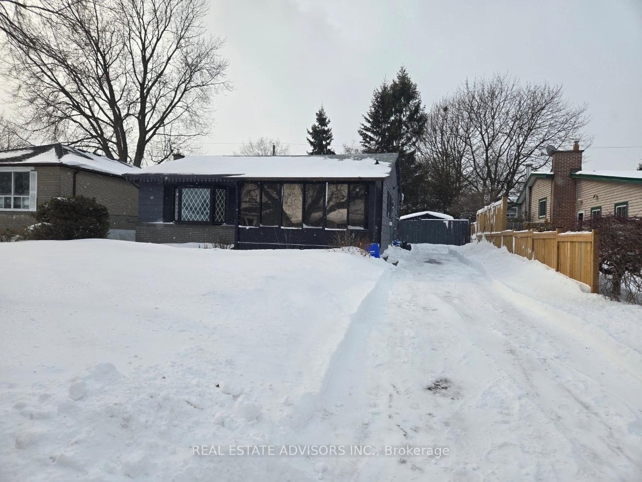 712 Annland Street, Pickering, ON L1W 1B4 - Photo 1