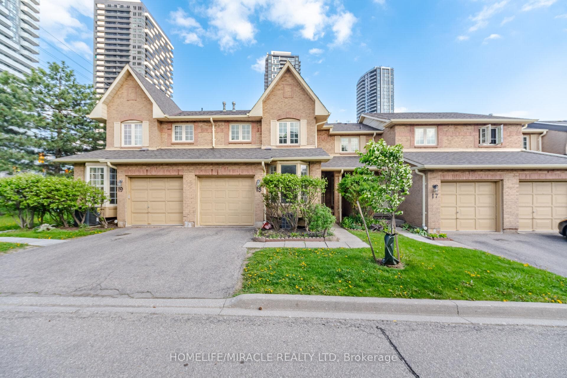 35 Ceremonial Drive Unit 18, Mississauga, ON L5R 3G6 - Photo 1