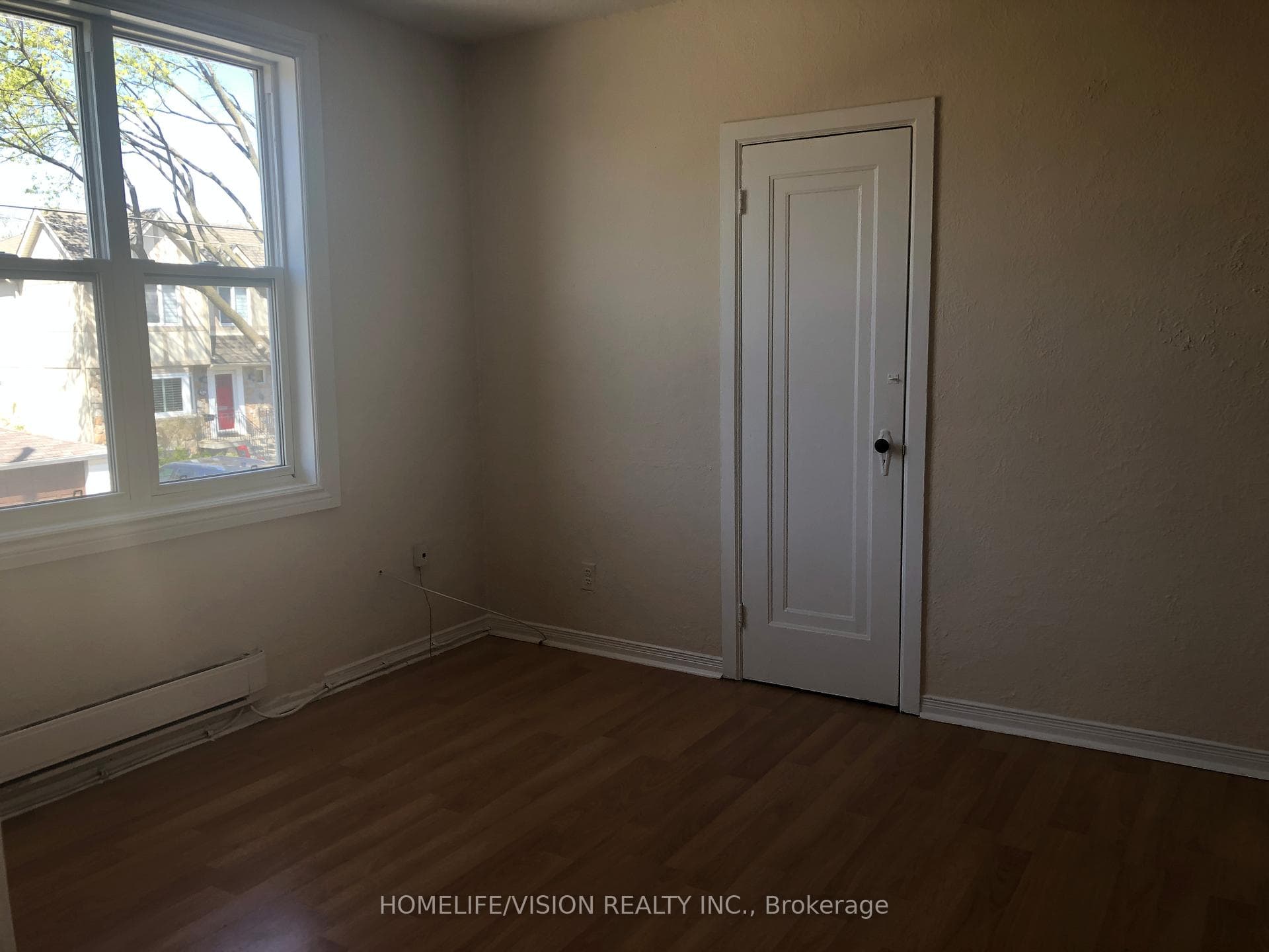 421 Sutherland Drive Unit 2, Flemingdon Park / Don Mills, ON M4G 1K4 - Photo 1