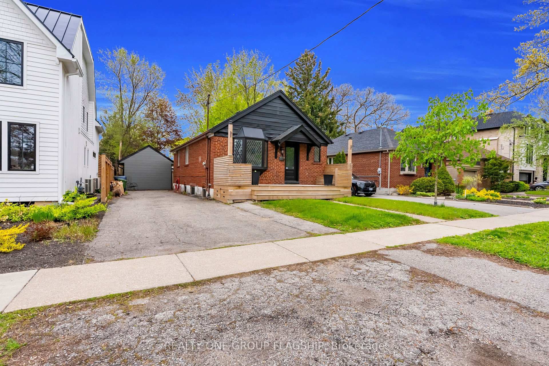 19 Yorkview Drive, Corso Italia / Dufferin Grove, ON M8Z 2G1 - Photo 1