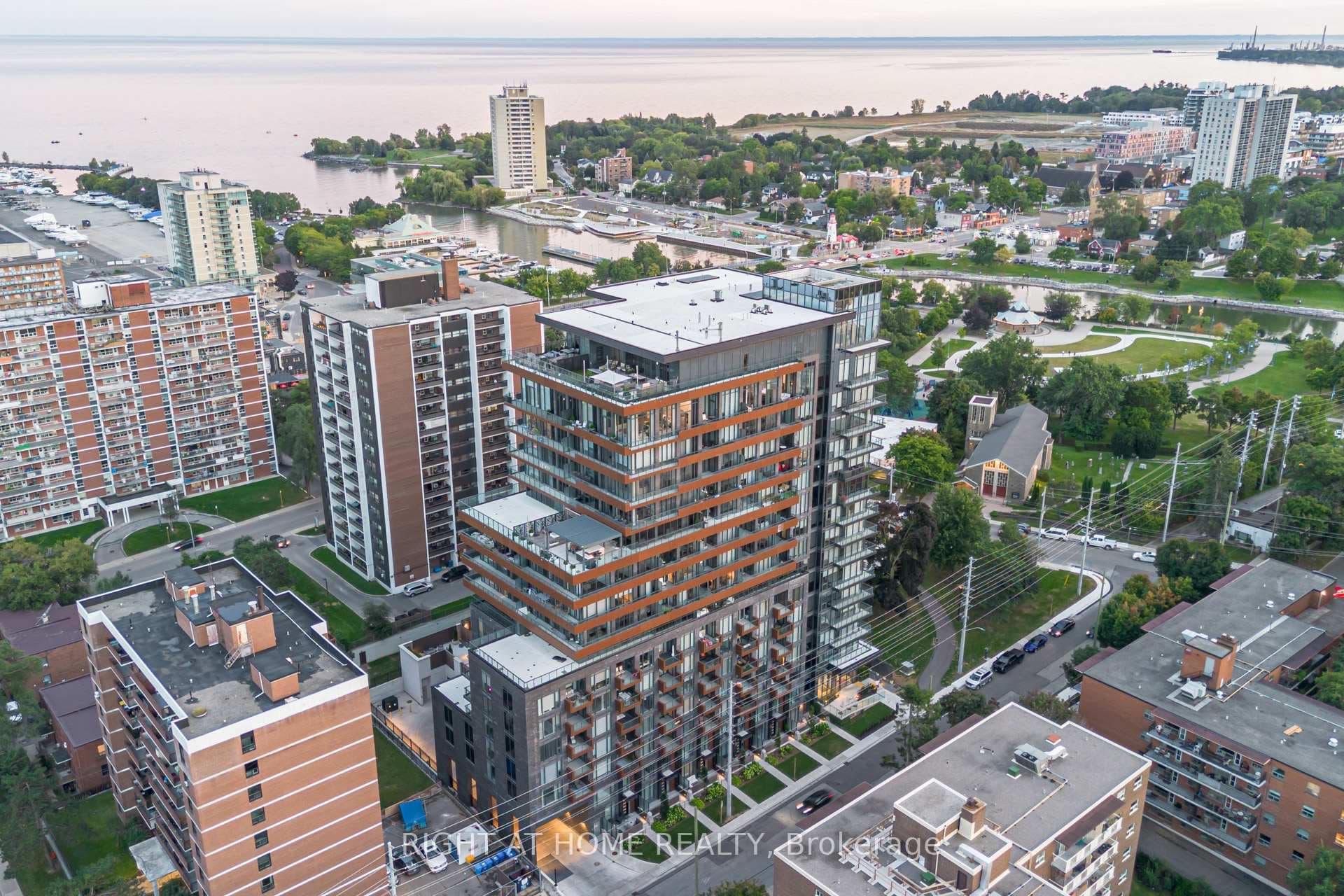 21 Park Street Unit 506, Mississauga, ON L5G 0C2 - Photo 1