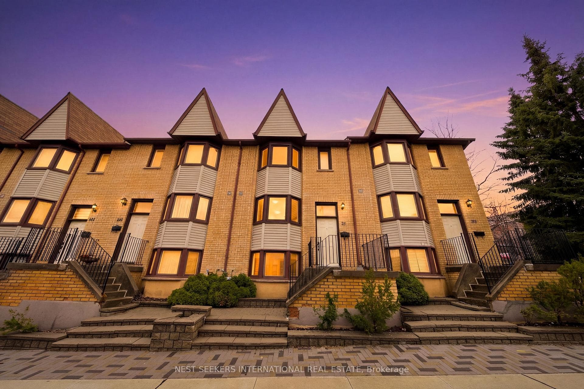 217 Woodbridge Avenue Unit 1, Vaughan, ON L4L 2T1 - Photo 1