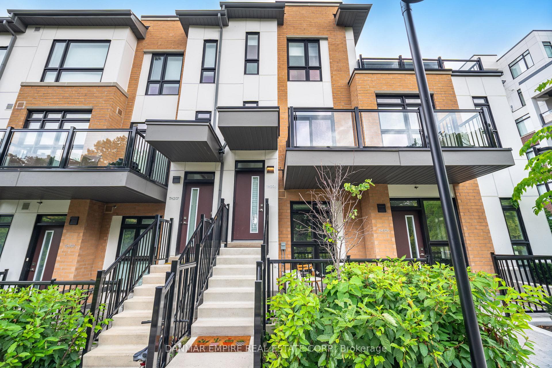 155 Canon Jackson Dr Drive Unit 206, Toronto W04